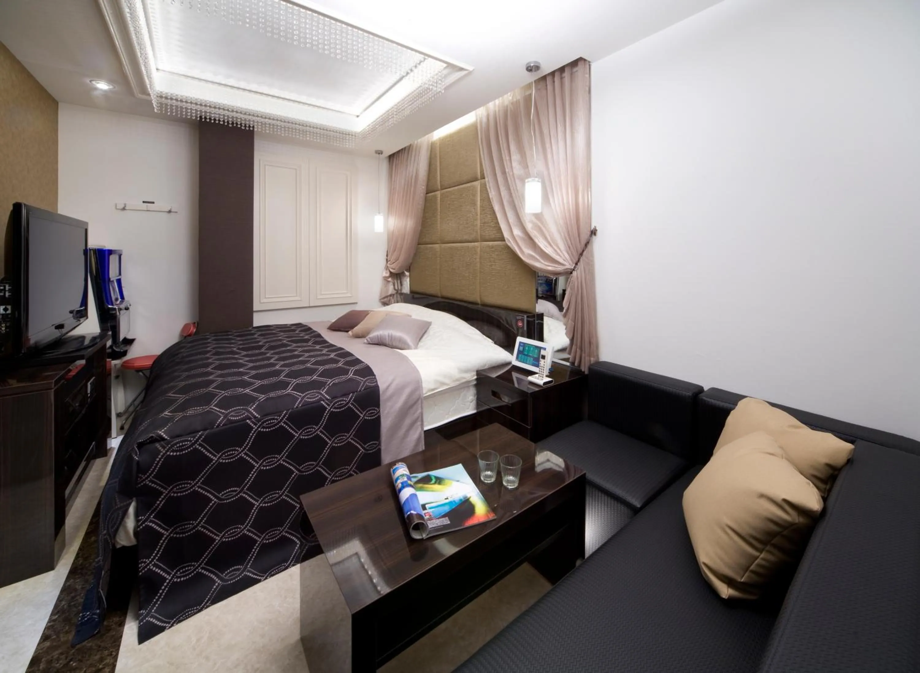 Photo of the whole room, Bed in JEWEL HOTEL LUXURY MODERN (Adult Only)