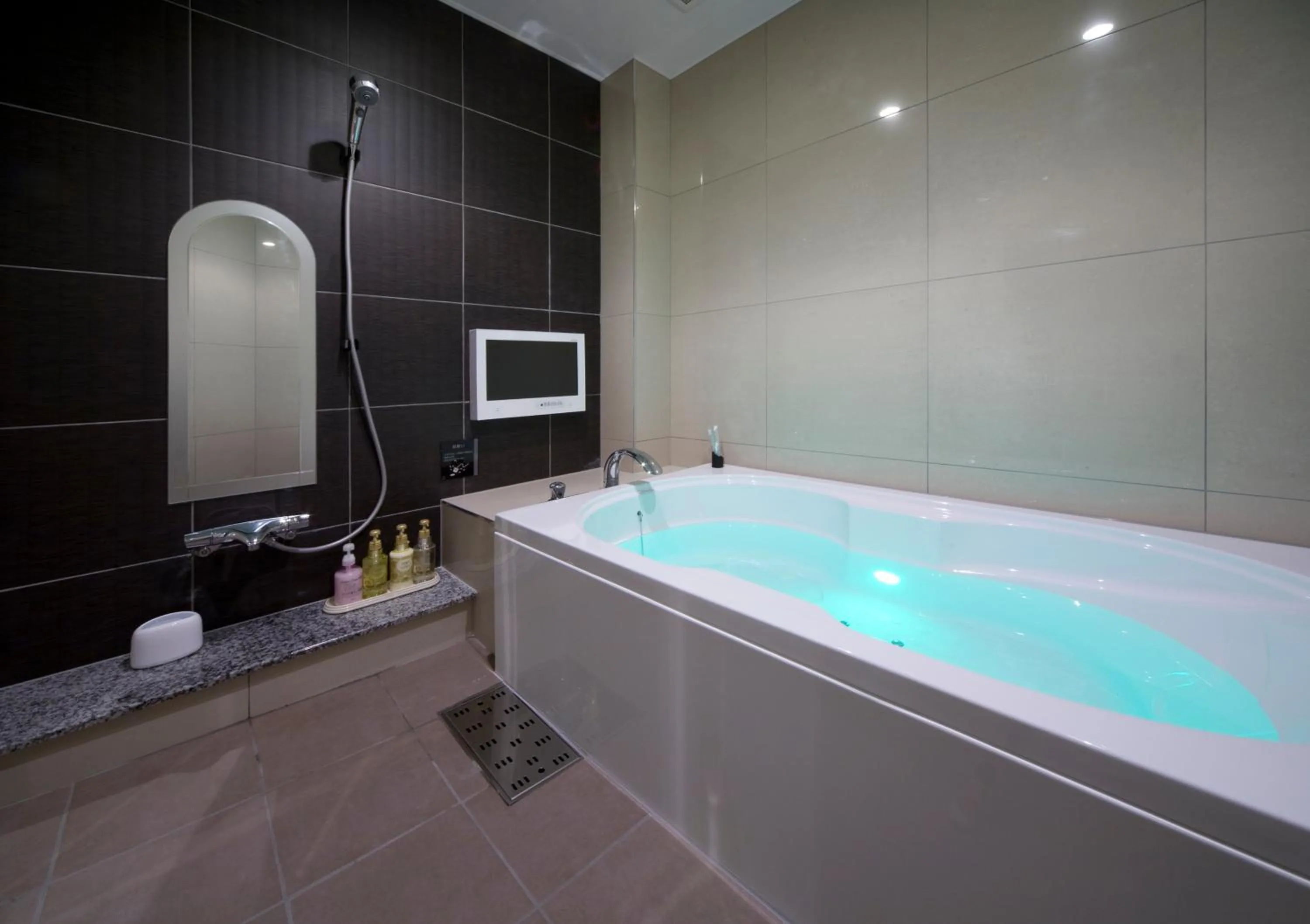 Photo of the whole room in JEWEL HOTEL LUXURY MODERN (Adult Only)