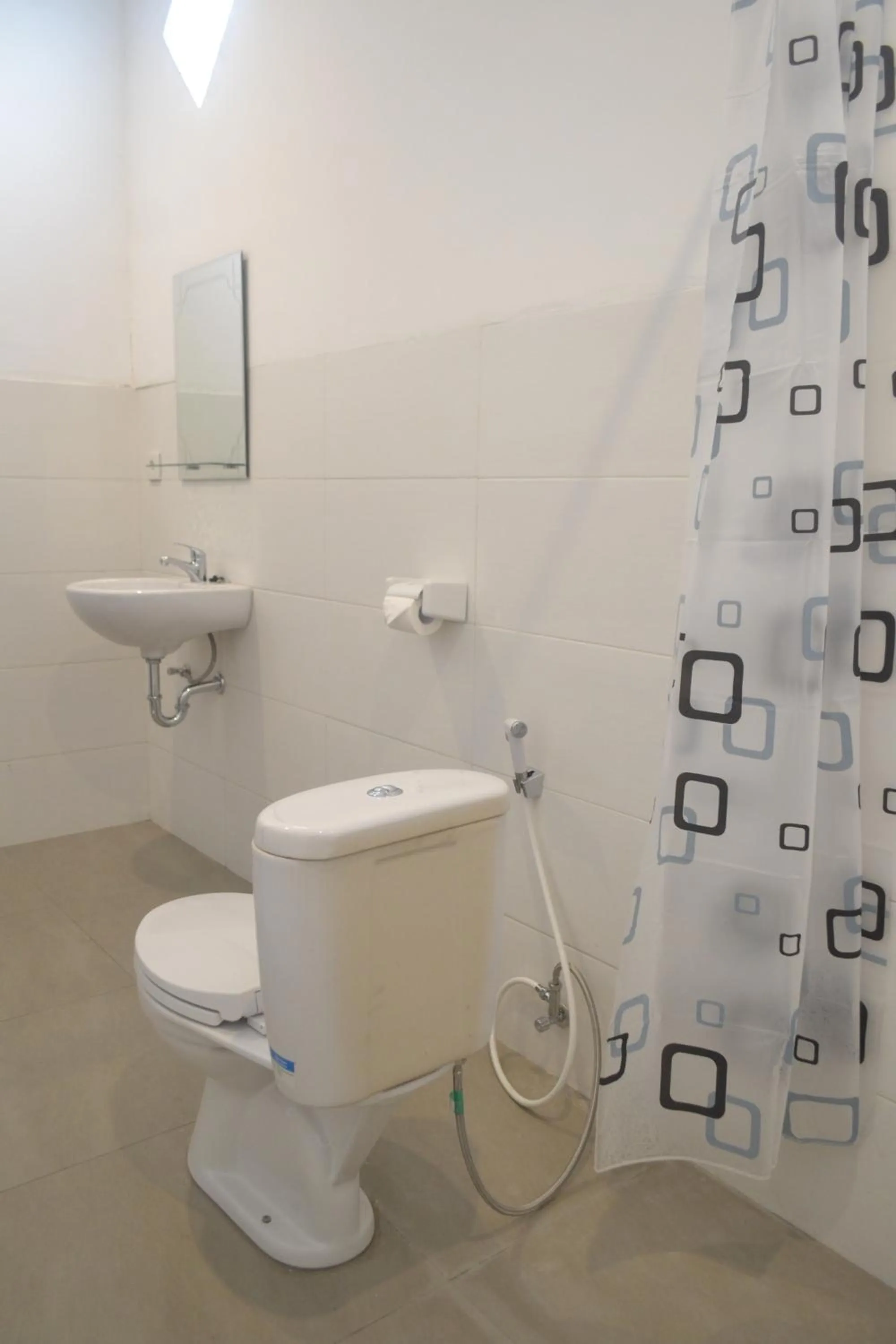 Shower in Akalanka Homestay