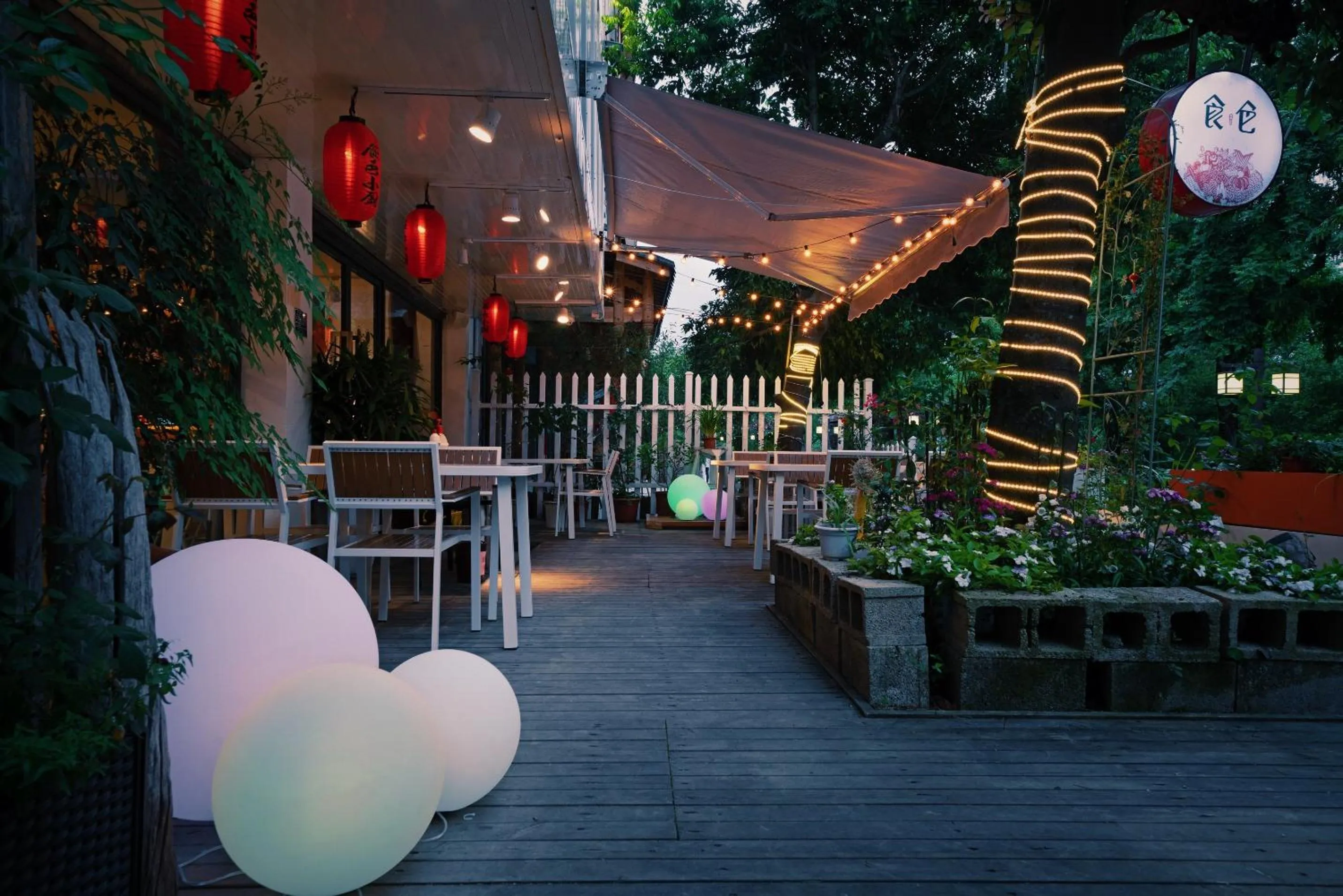 Restaurant/places to eat in Ancient Street No.5 Youth Chic Hotel