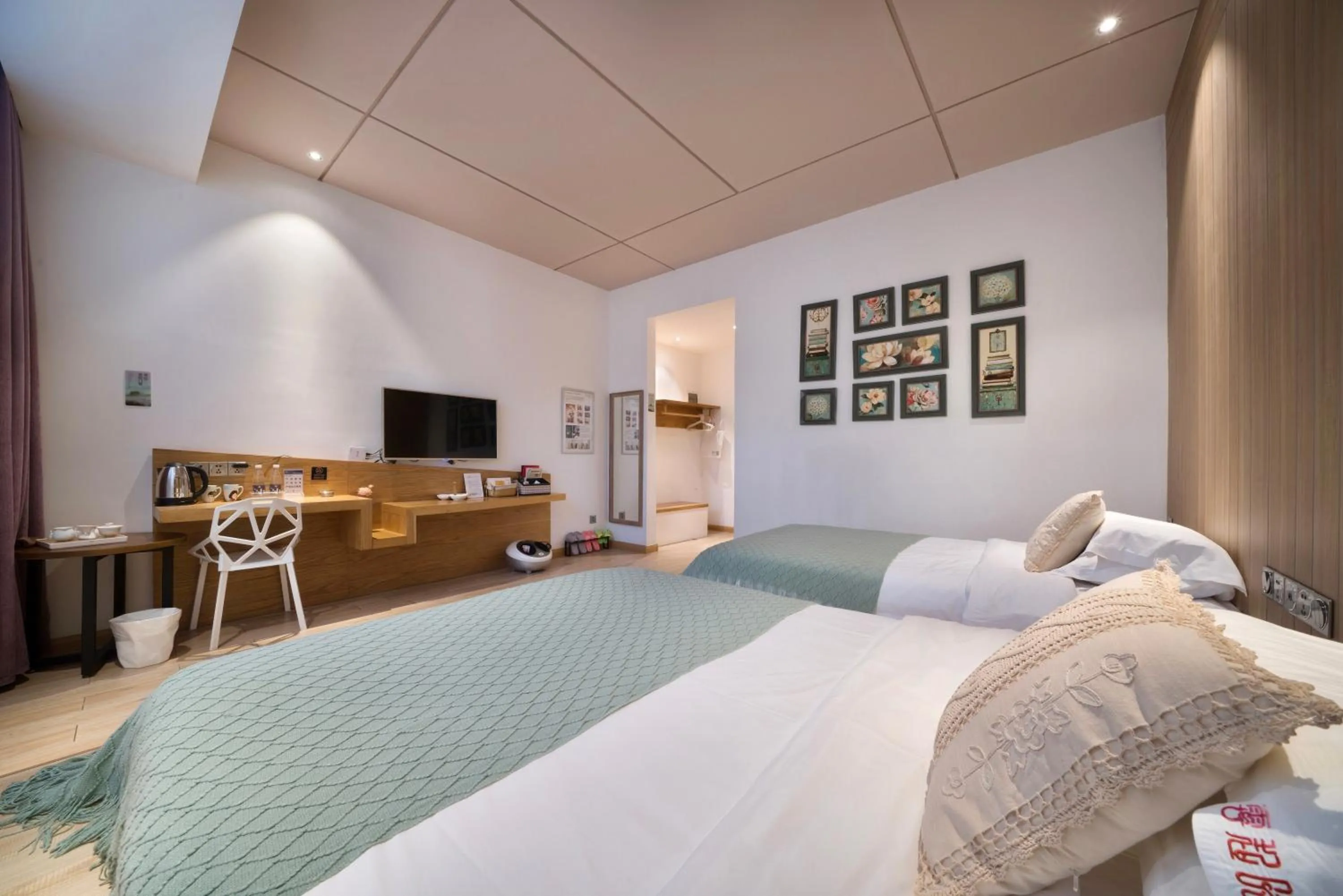 Photo of the whole room, Bed in Ancient Street No.5 Youth Chic Hotel