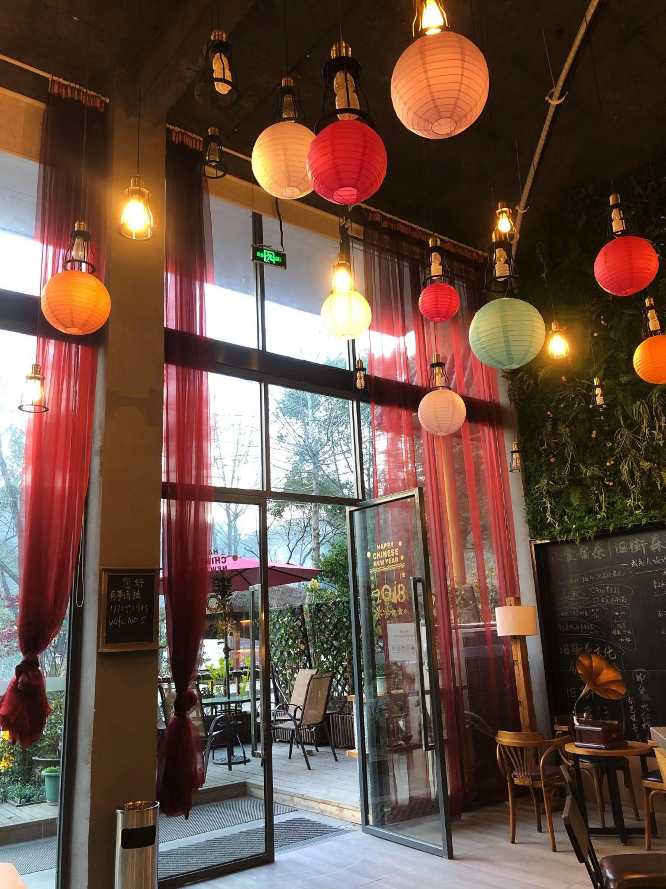 Communal lounge/ TV room in Ancient Street No.5 Youth Chic Hotel