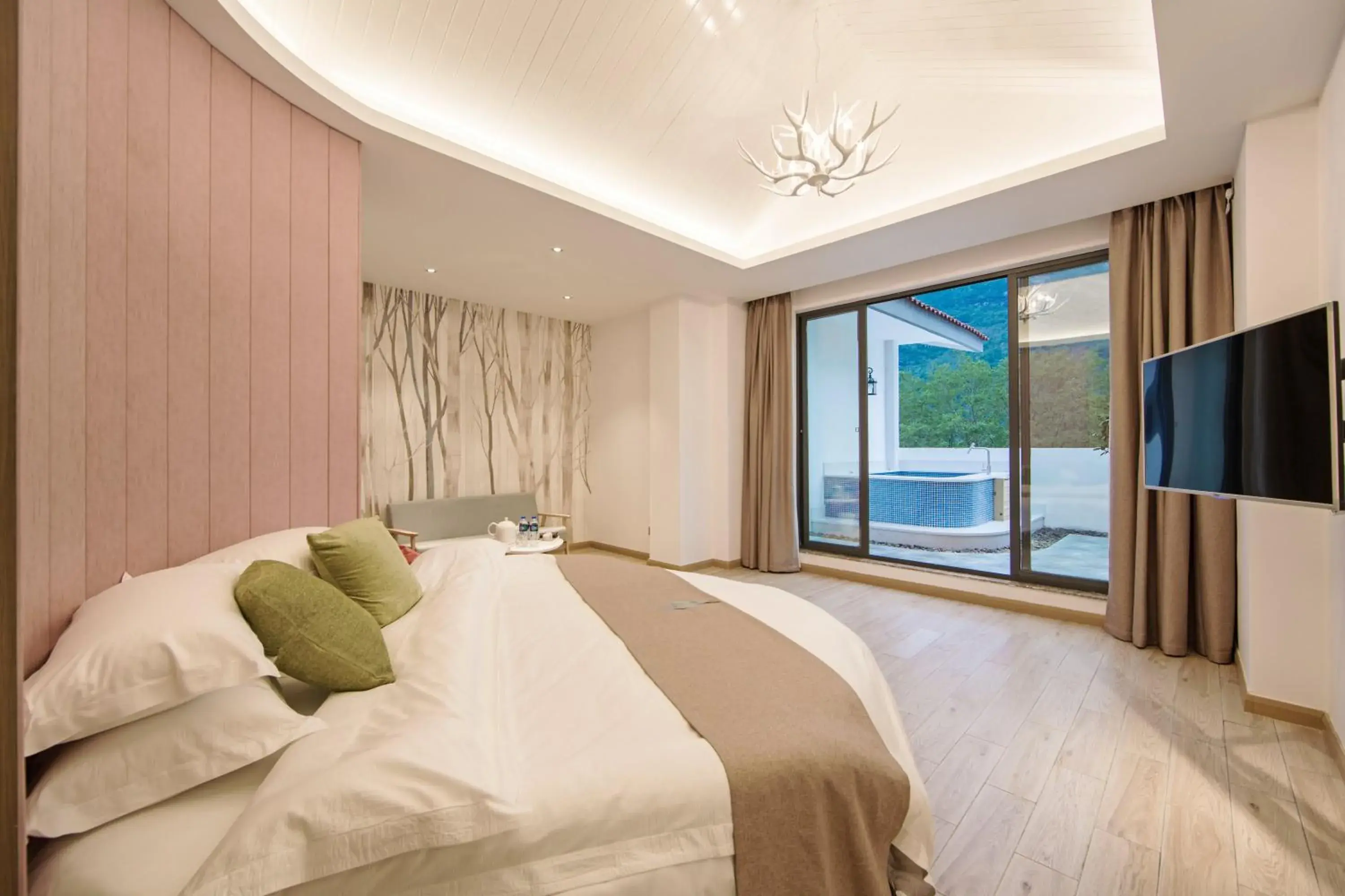 Queen Room with Spa Bath in Ancient Street No.5 Youth Chic Hotel Queen Room with Spa Bath in Ancient Street No.5 Youth Chic Hotel