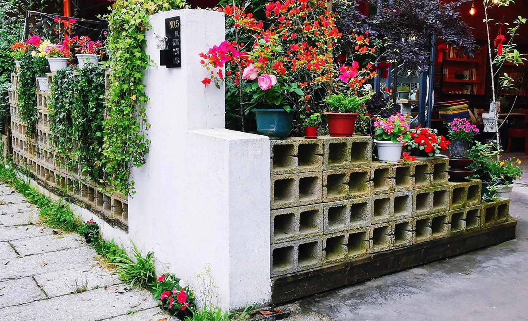 Facade/entrance in Ancient Street No.5 Youth Chic Hotel