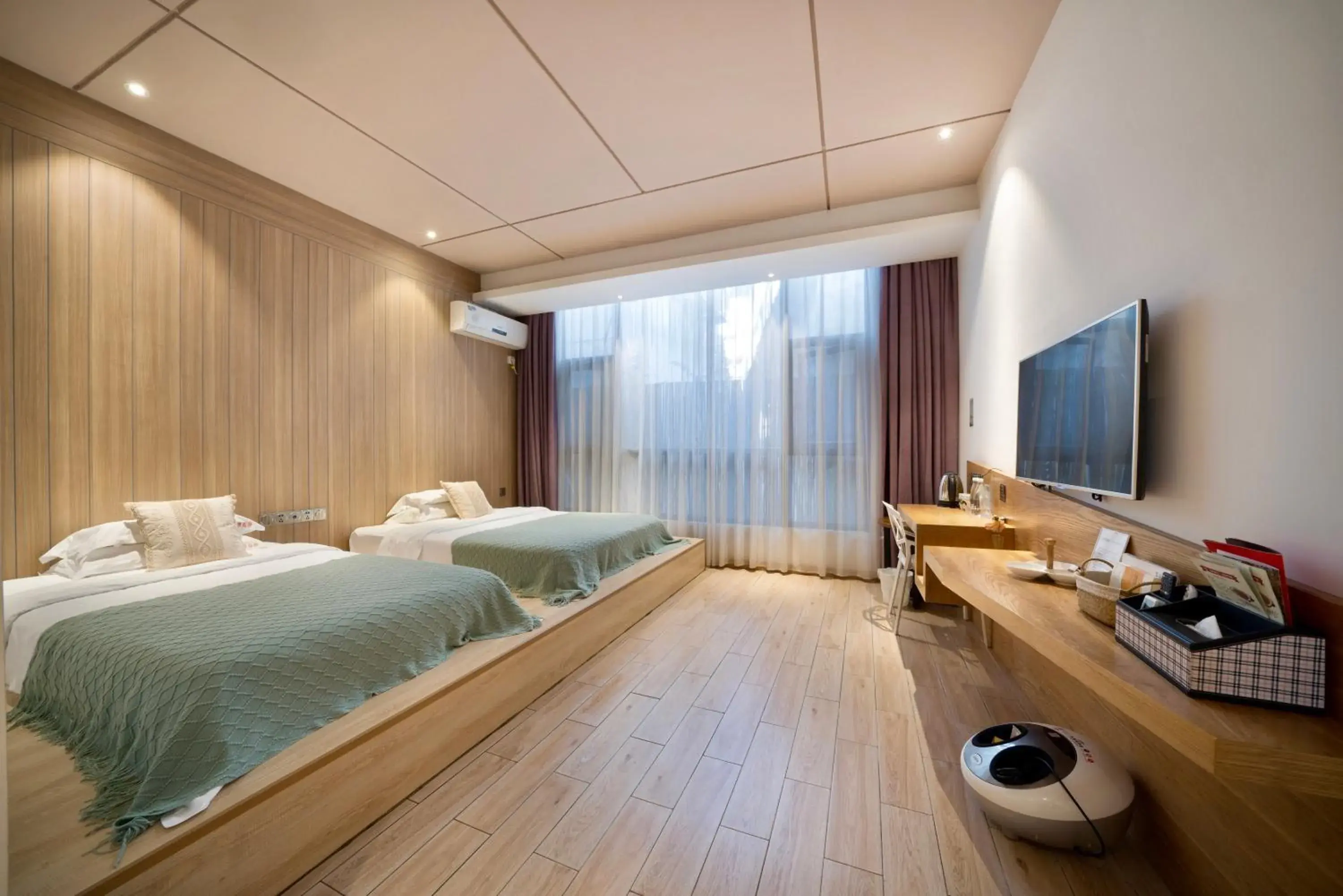 Comfort Triple Room with Shower in Ancient Street No.5 Youth Chic Hotel Comfort Triple Room with Shower in Ancient Street No.5 Youth Chic Hotel