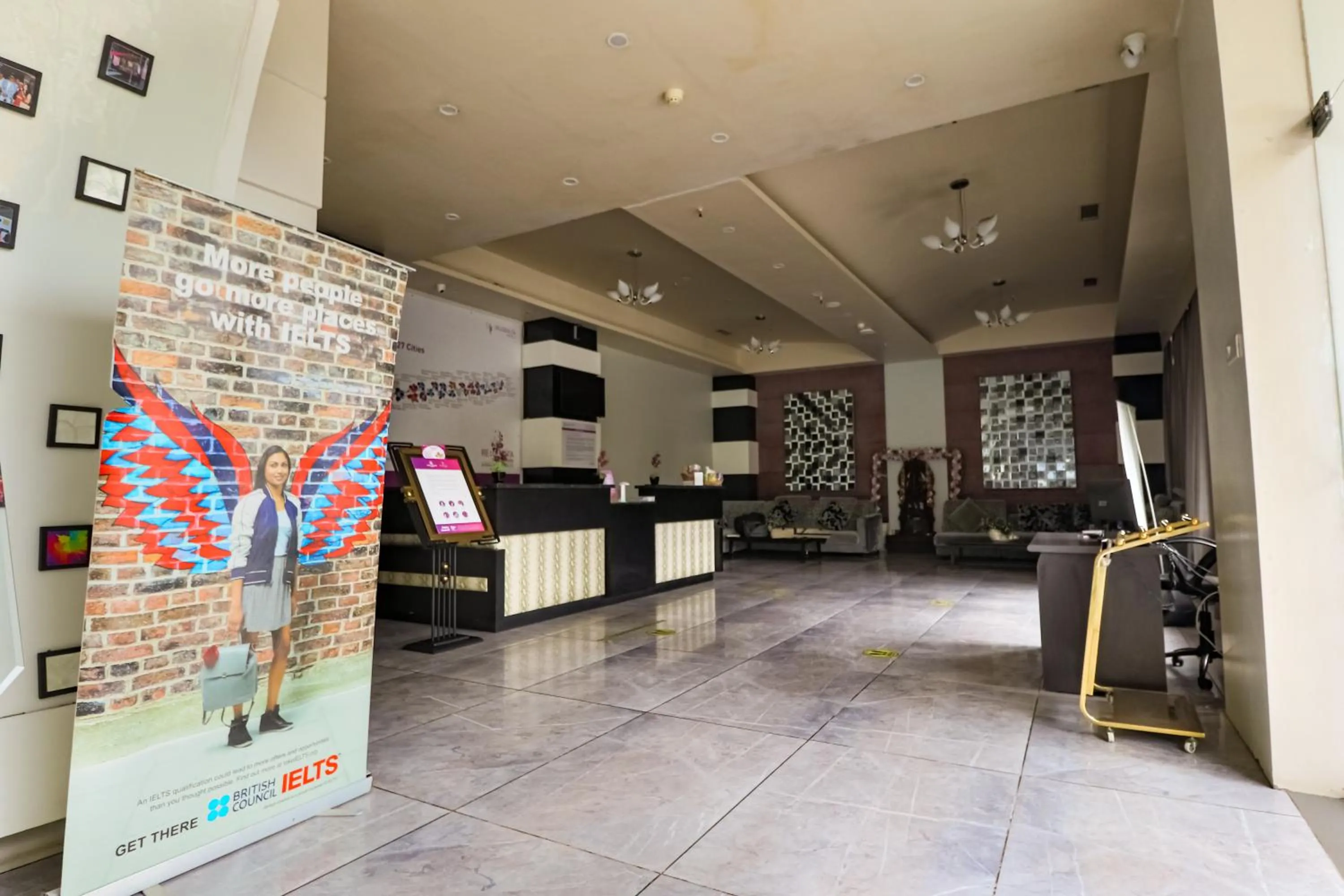 Lobby or reception in Regenta Inn Vadodara, 500m from Railway Station