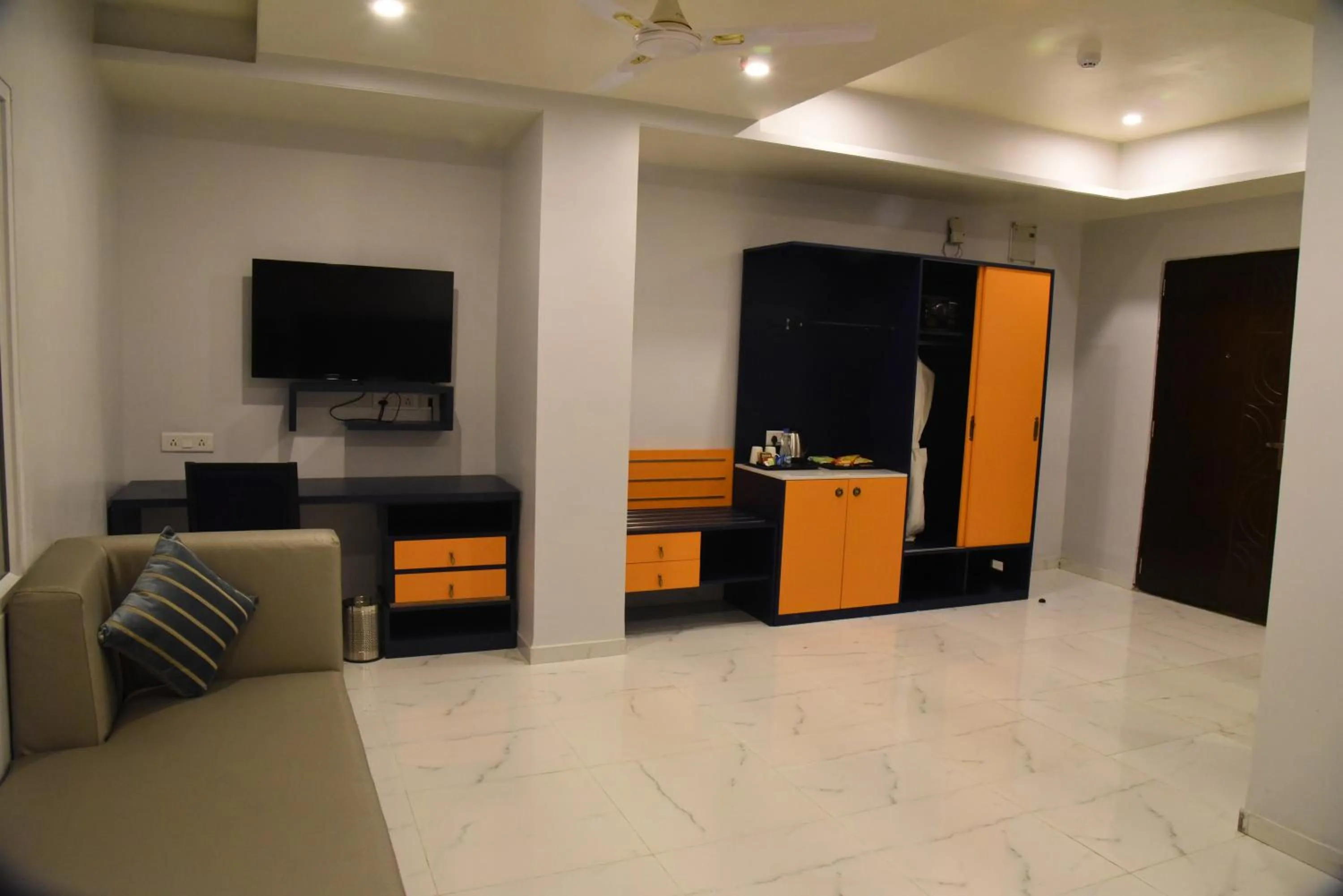 Living room in Regenta Inn Vadodara, 500m from Railway Station