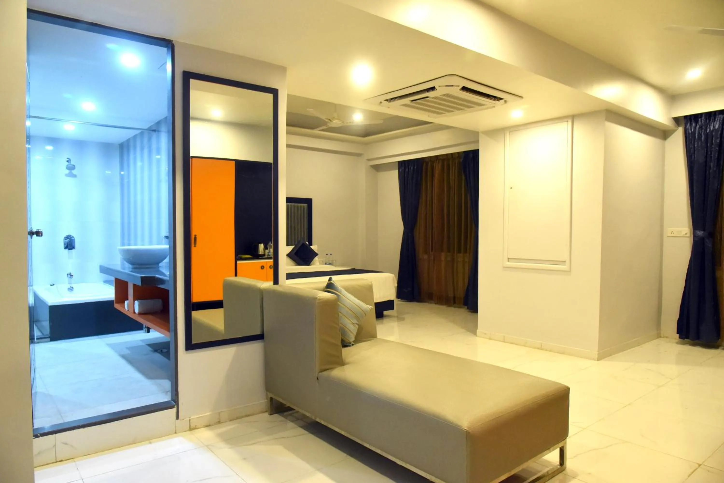 Living room in Regenta Inn Vadodara, 500m from Railway Station