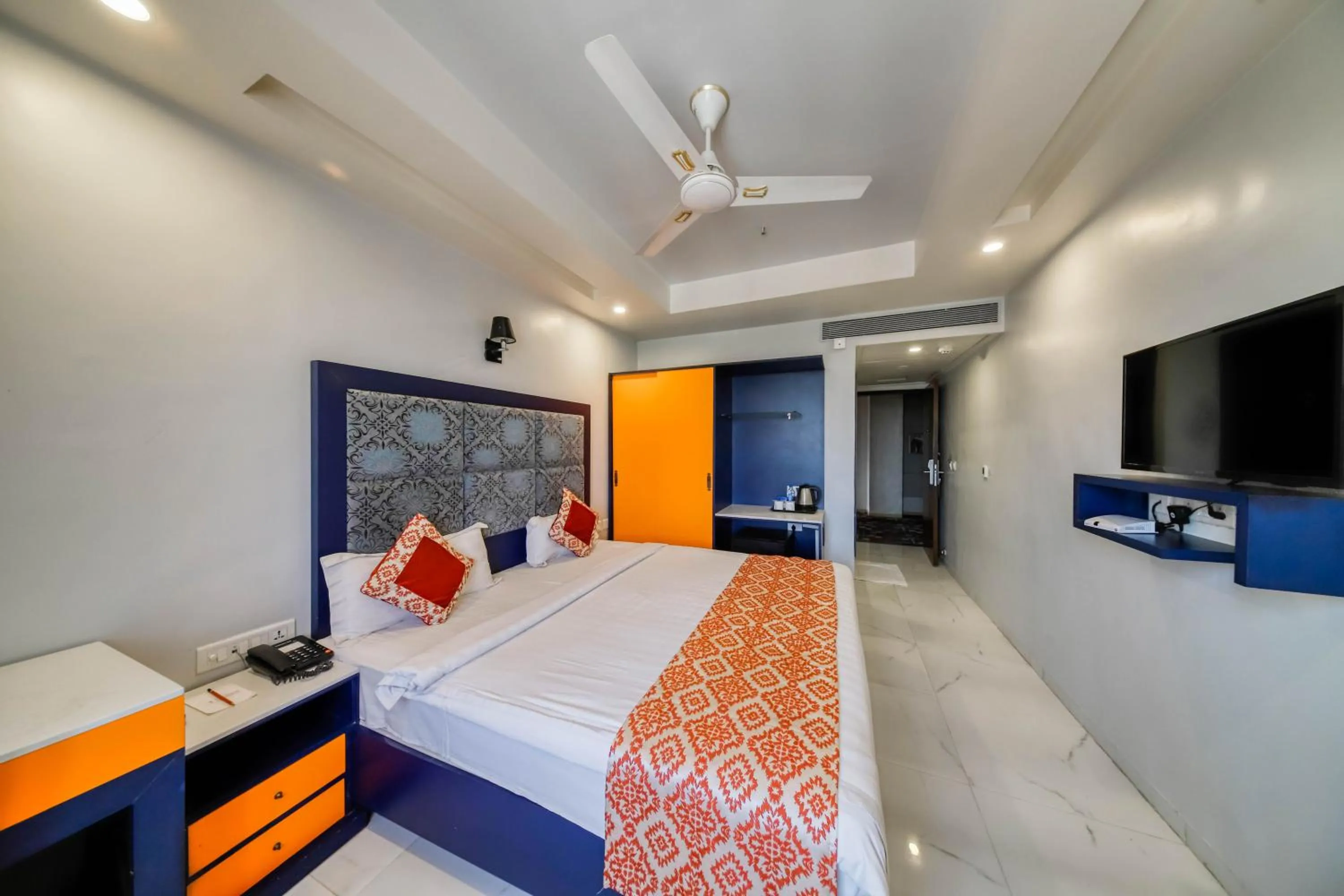 View (from property/room), Bed in Regenta Inn Vadodara, 500m from Railway Station