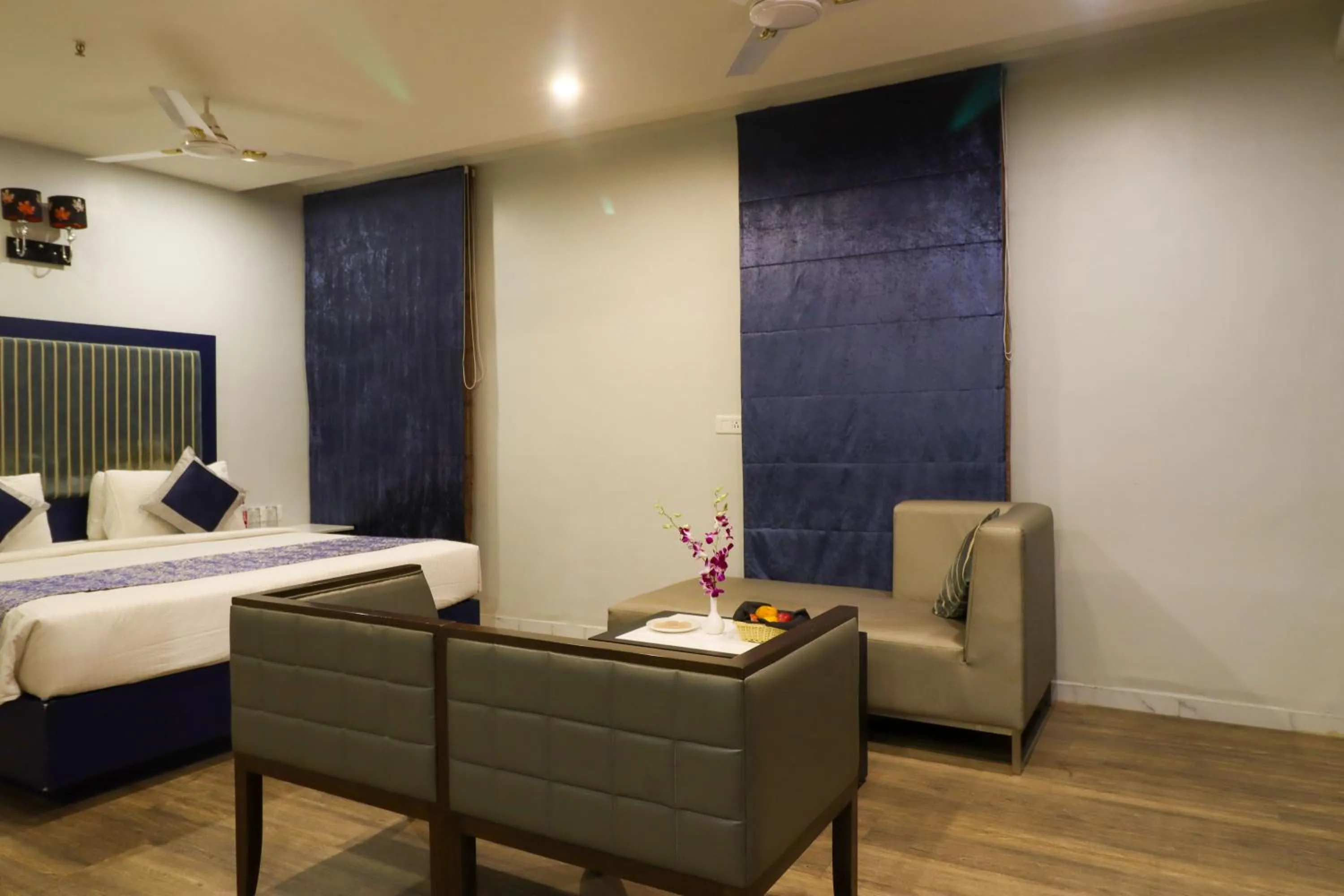 Dining area, Bed in Regenta Inn Vadodara, 500m from Railway Station