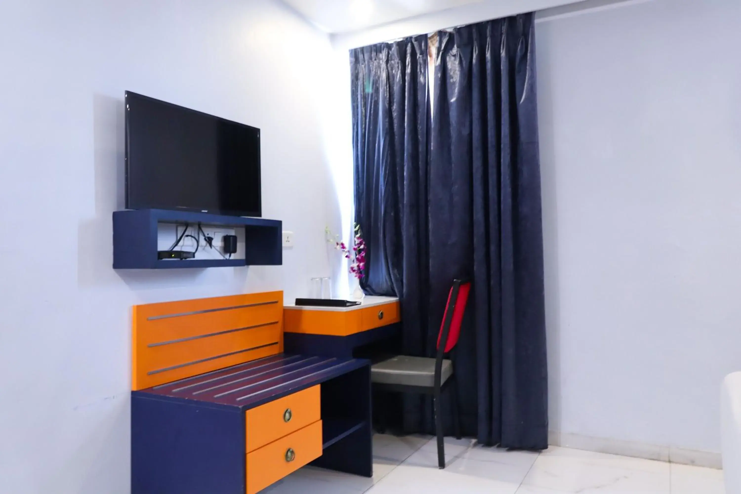 Superior Double Room - single occupancy in Regenta Inn Vadodara, 500m from Railway Station Superior Double Room - single occupancy in Regenta Inn Vadodara, 500m from Railway Station