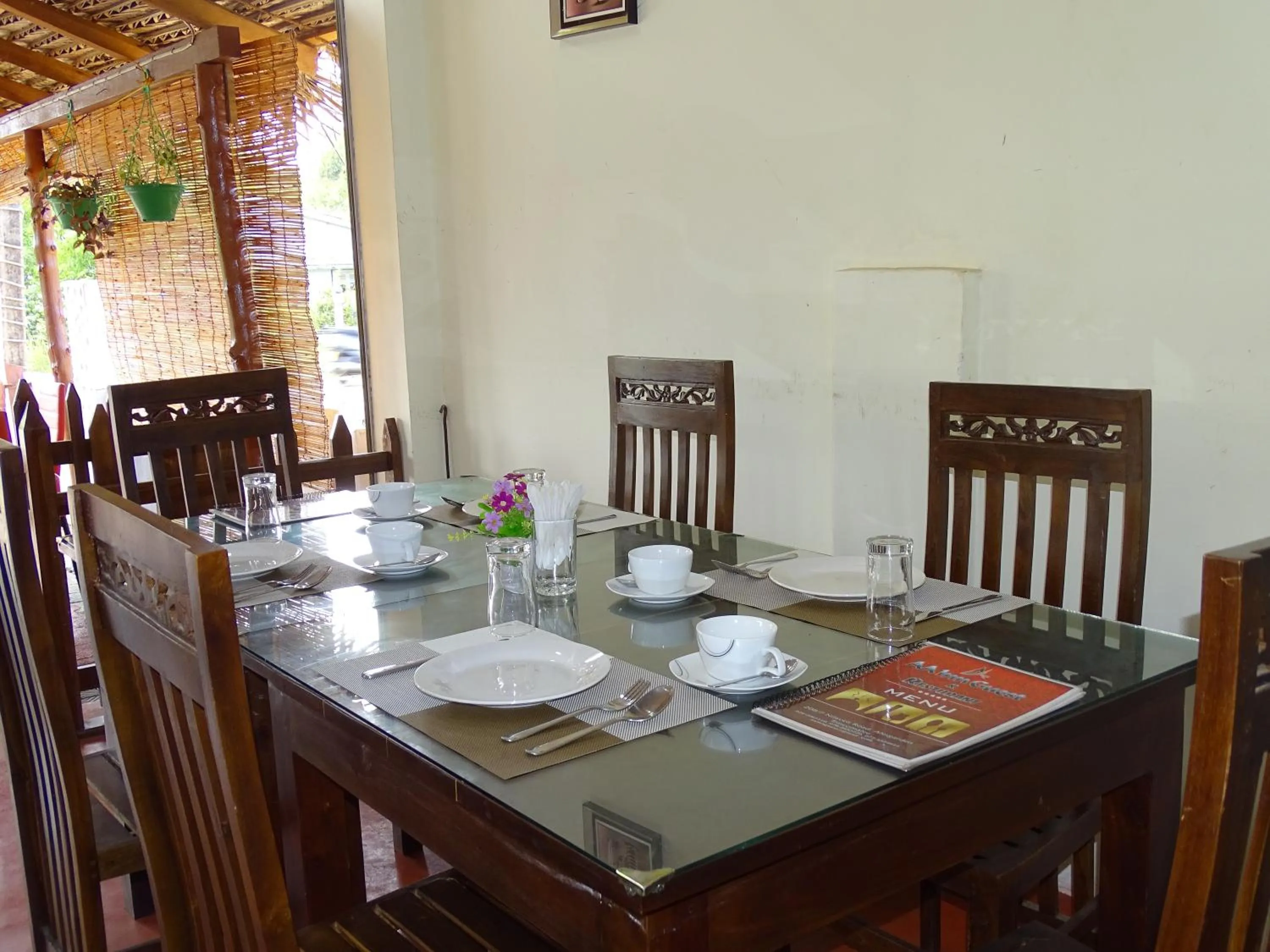 Restaurant/places to eat in Aa Inn