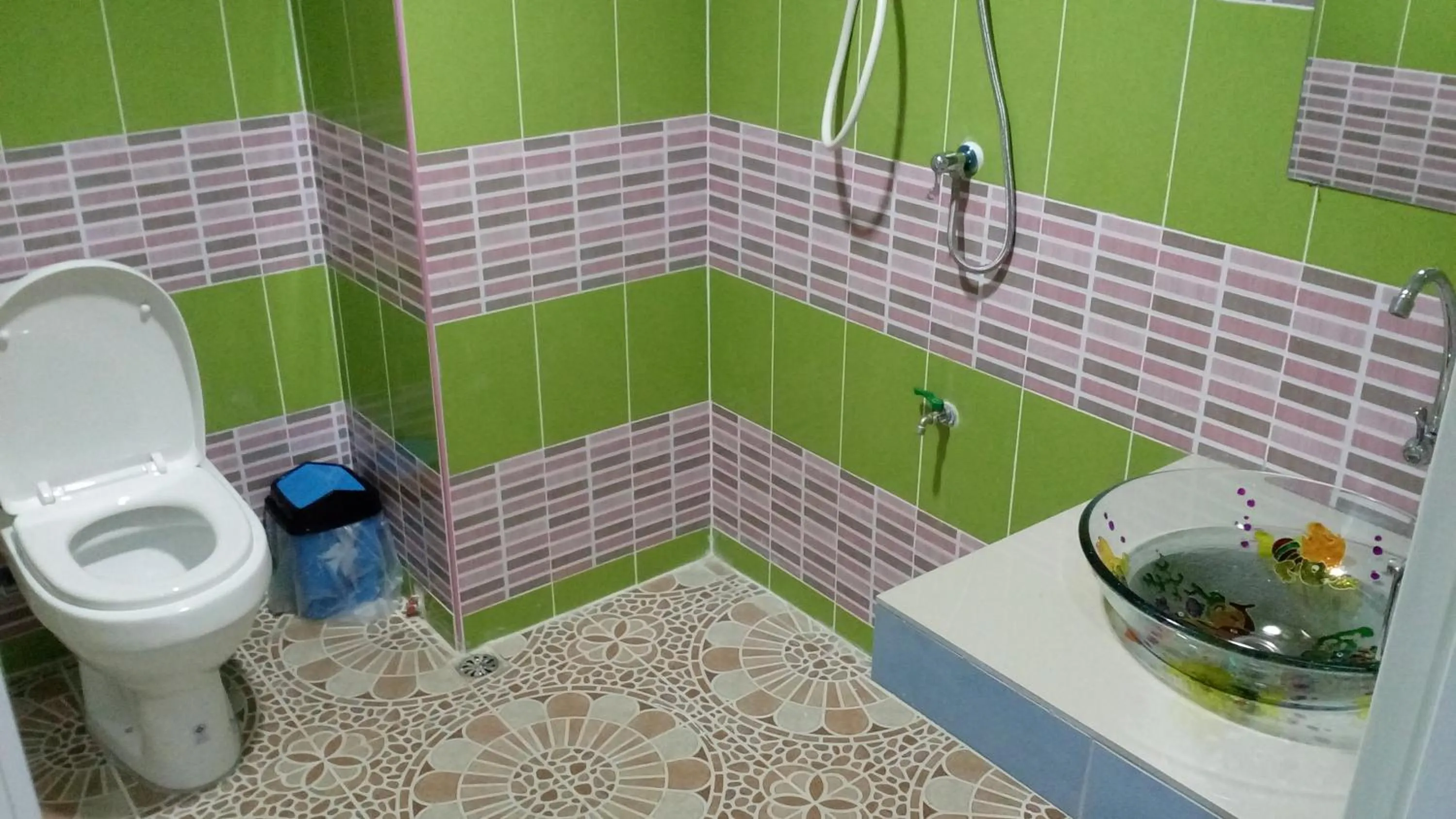 Bathroom in Rueangsrisiri Guesthouse 2