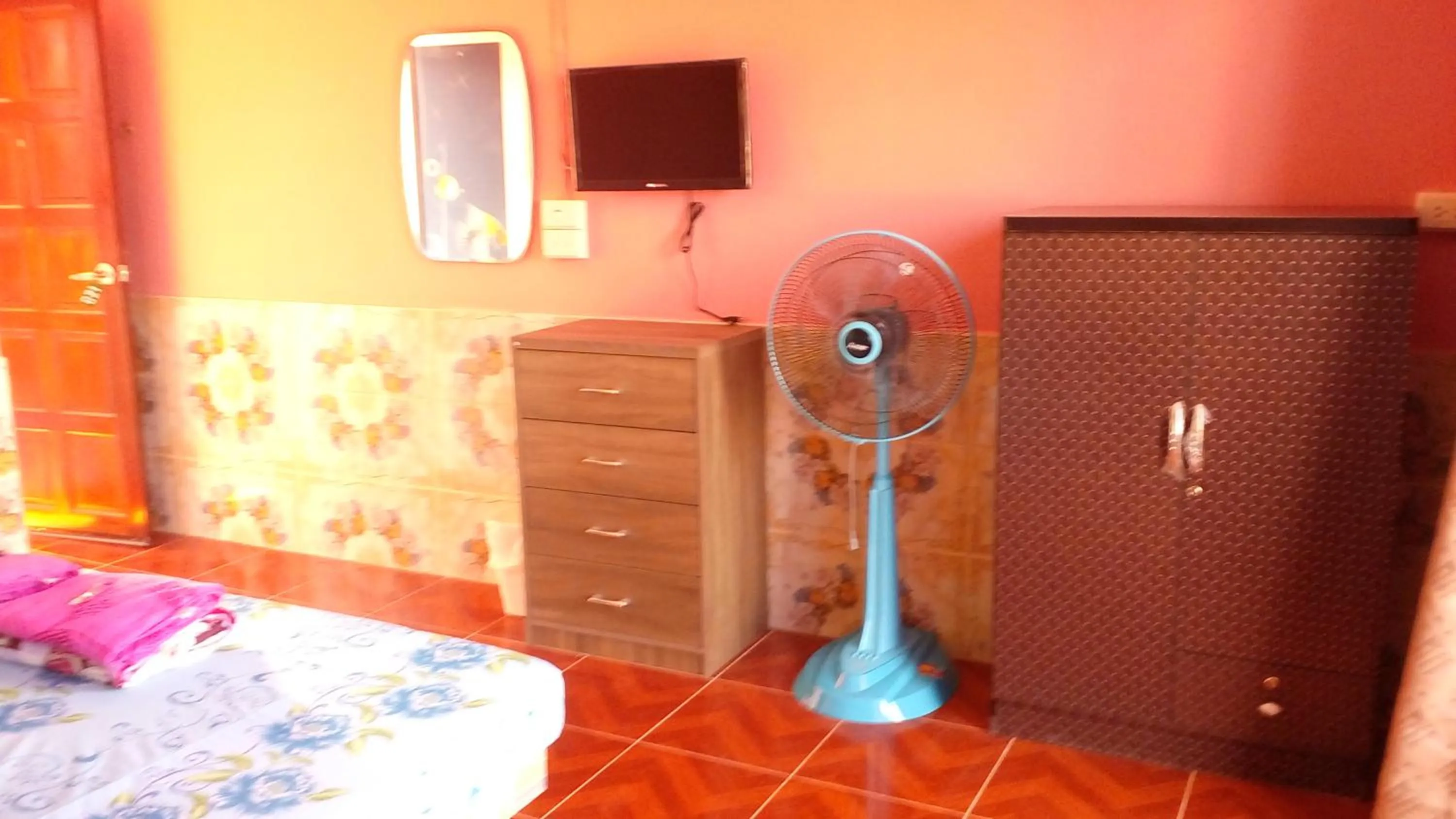 Photo of the whole room, Bed in Rueangsrisiri Guesthouse 2