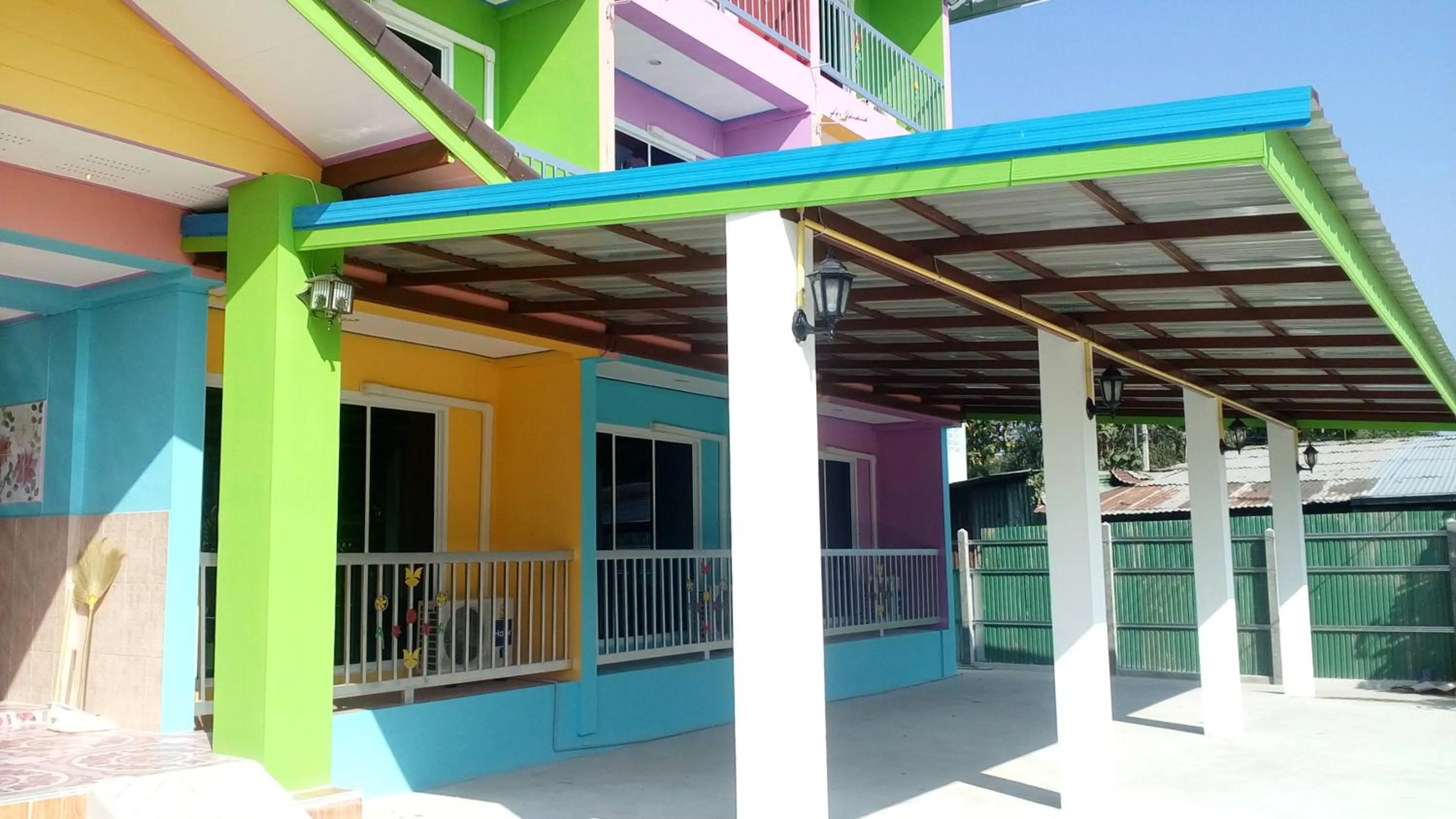 Facade/entrance in Rueangsrisiri Guesthouse 2