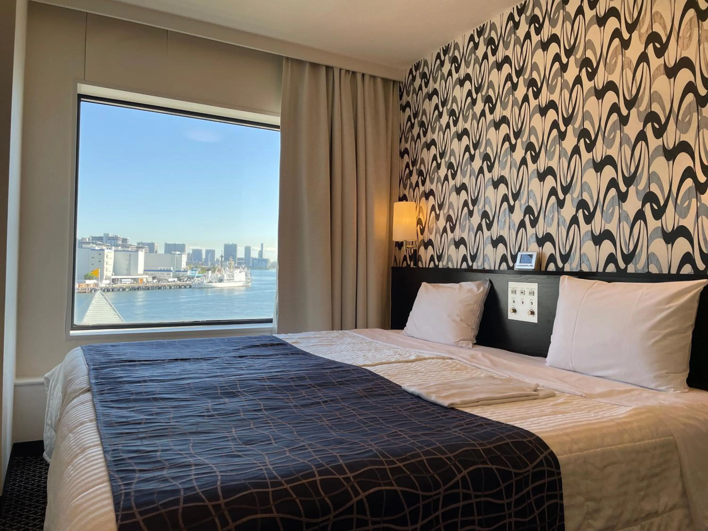 Bed in Bayside Hotel Azur Takeshiba