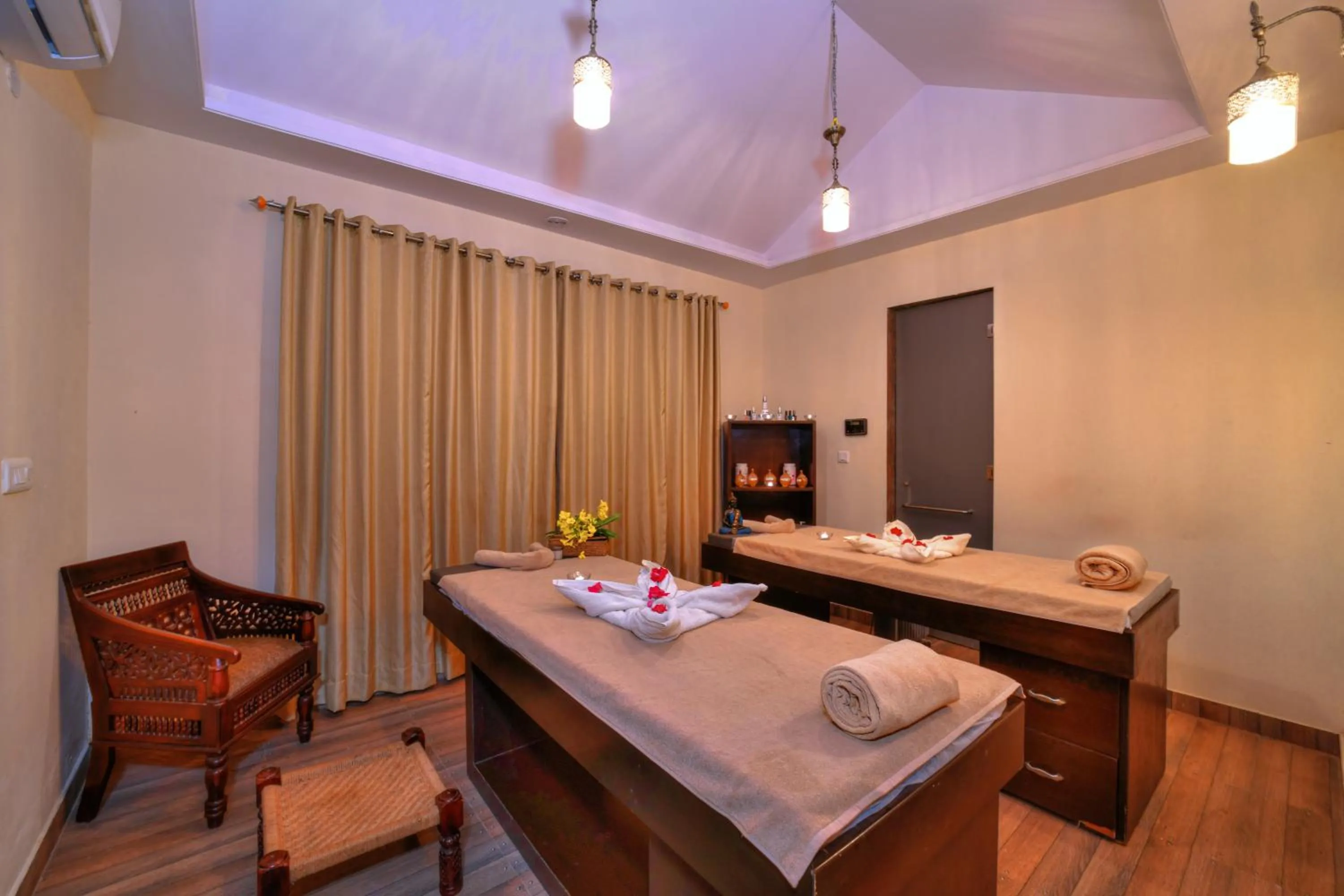 Massage in Jungle Vilas