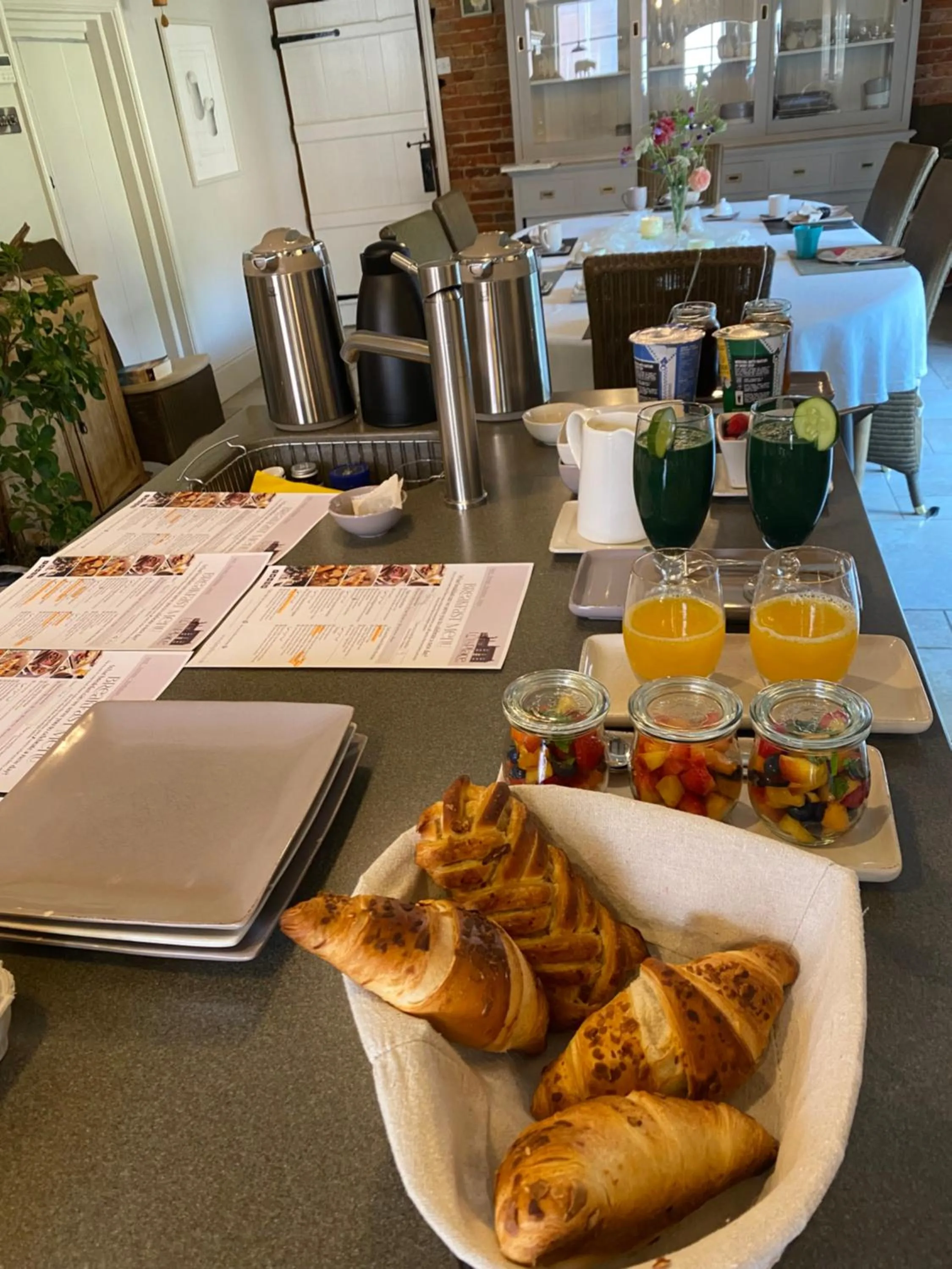 Breakfast in Lut's Place