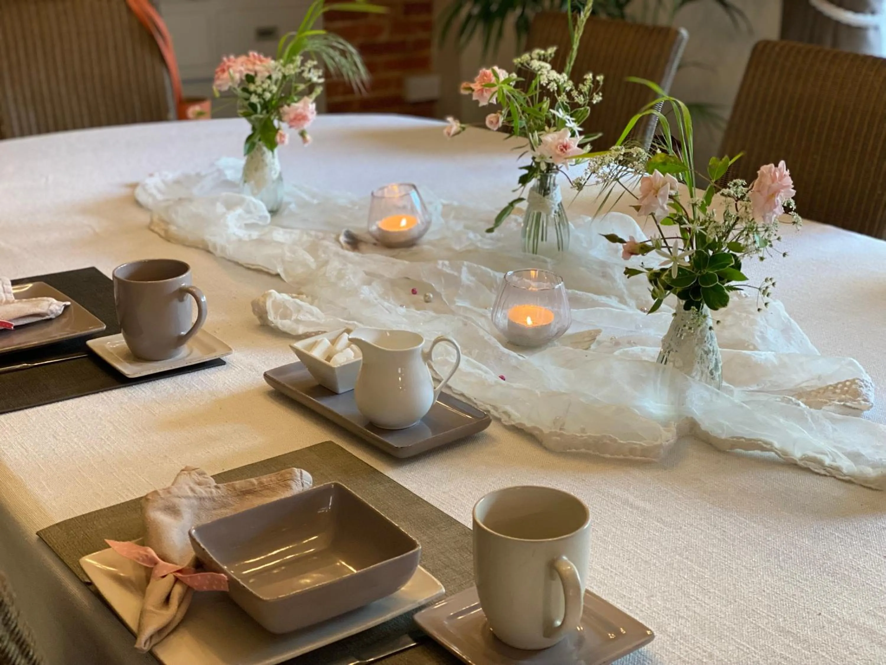 Breakfast in Lut's Place