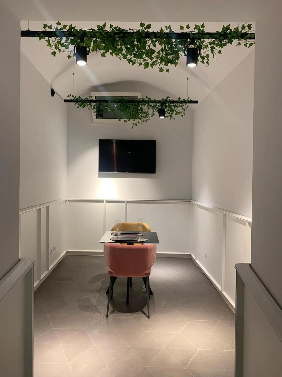 Restaurant/places to eat in Navona Street Hotel