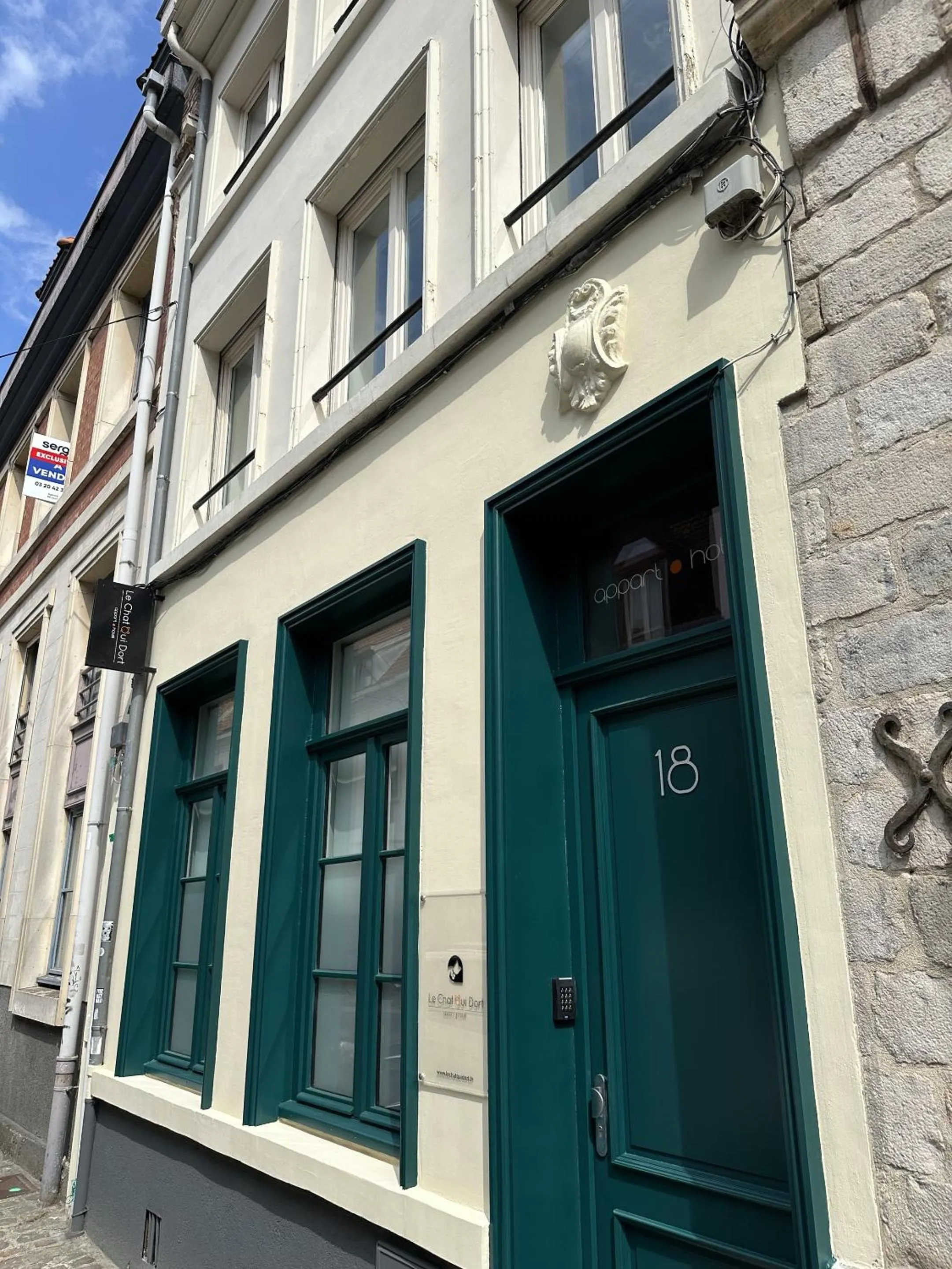 Property building in Le Chat Qui Dort