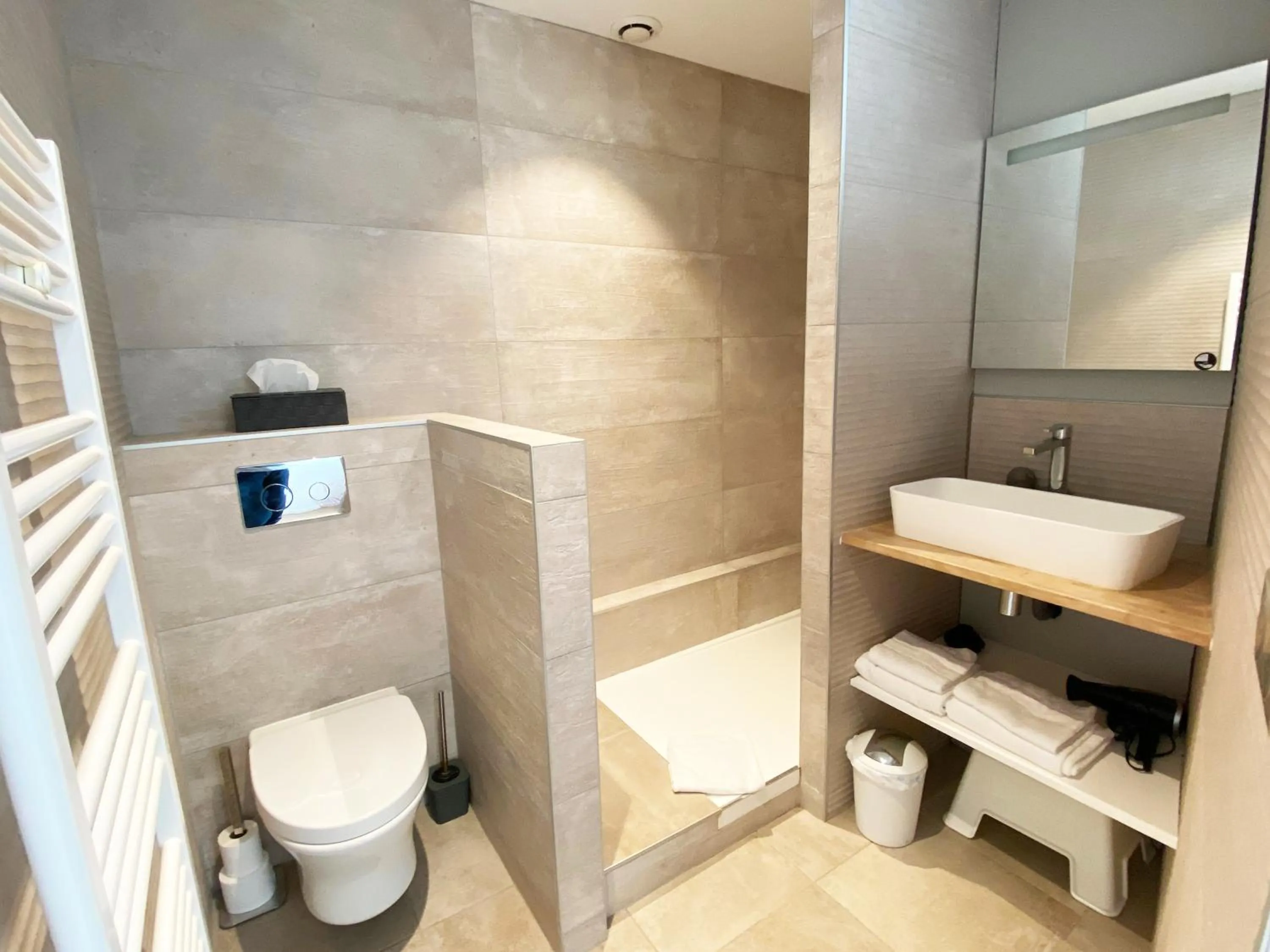 Bathroom in Le Chat Qui Dort