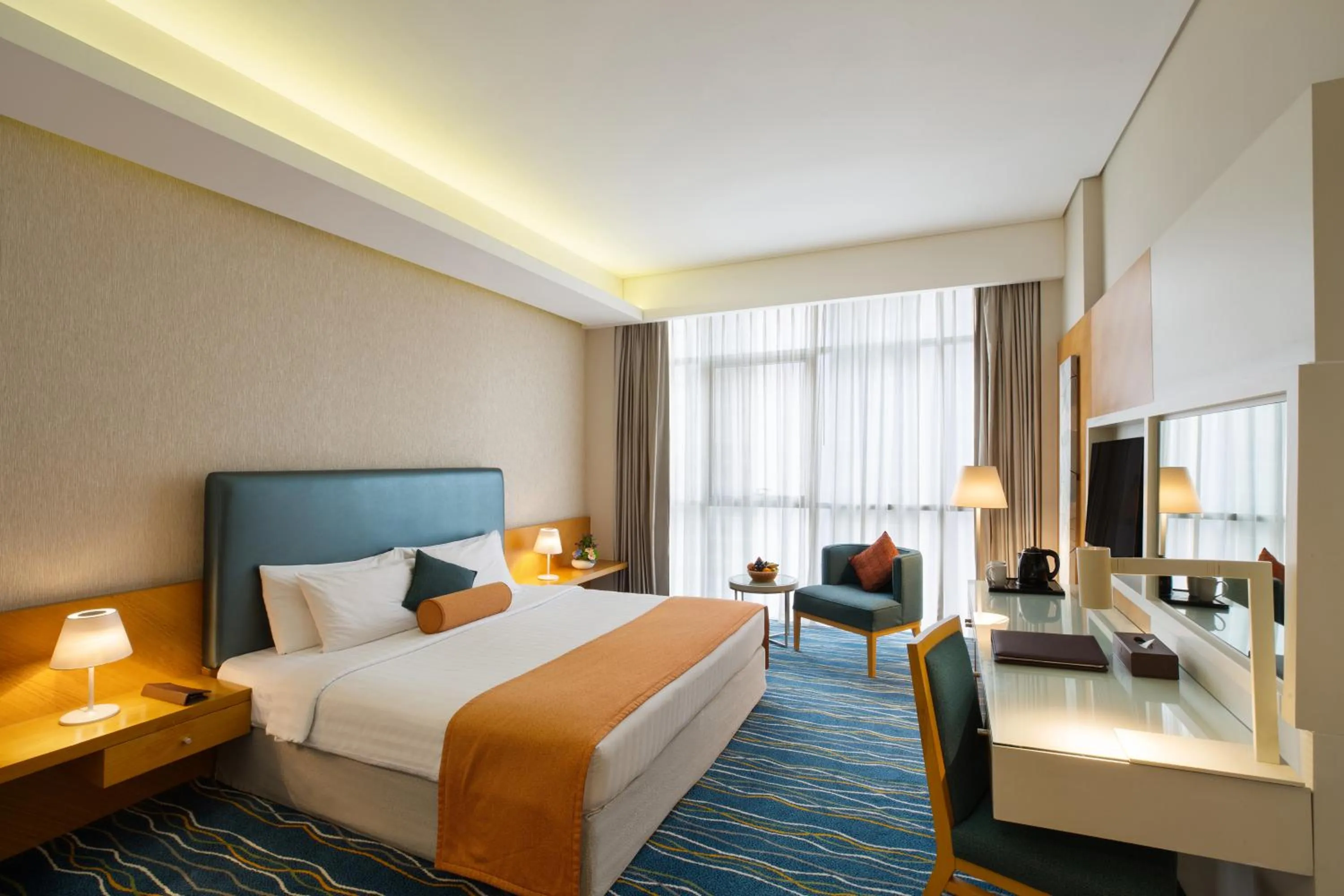 Bedroom, Bed in Royal Continental Hotel