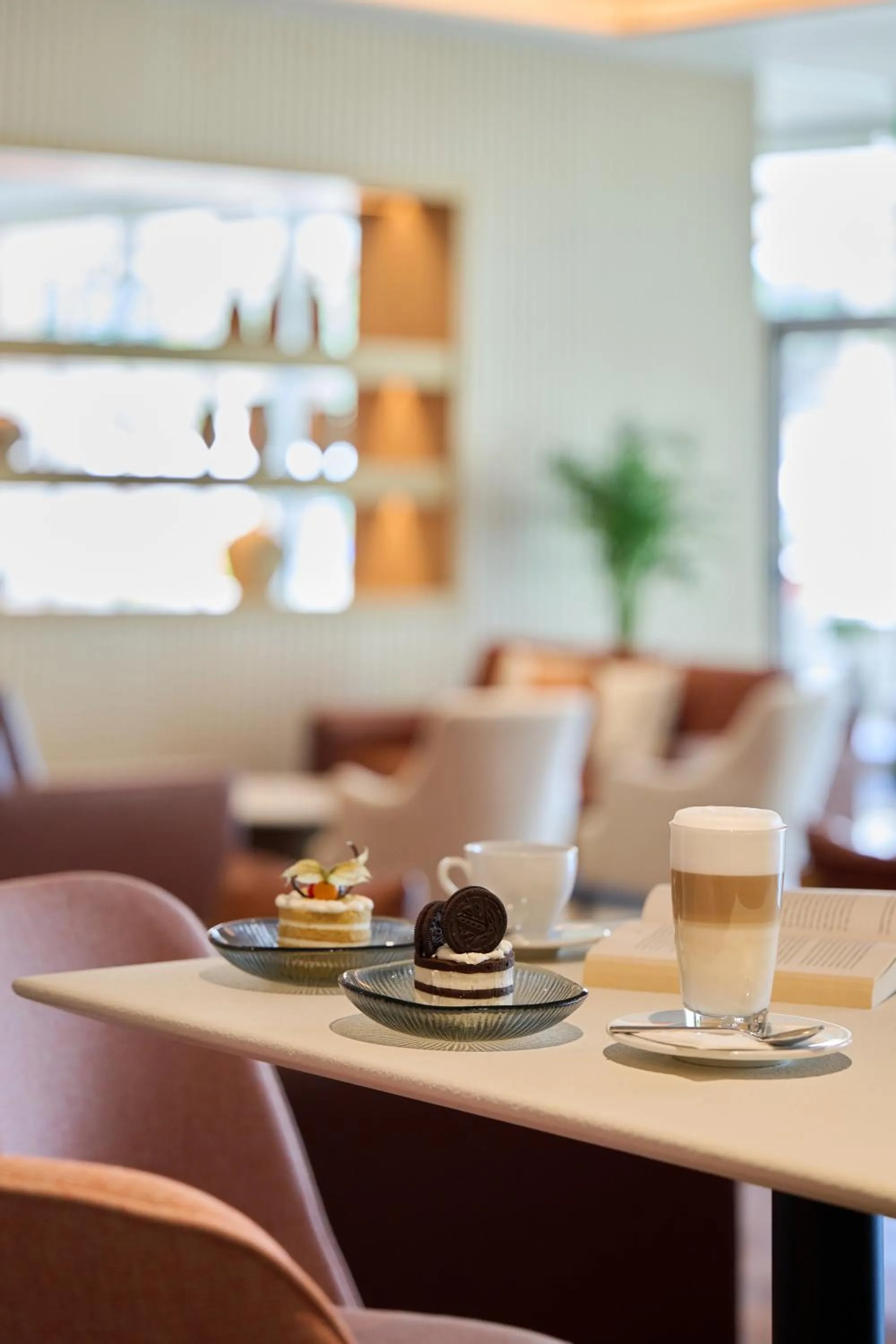 Lounge or bar in Hipotels Playa de Palma Palace&Spa