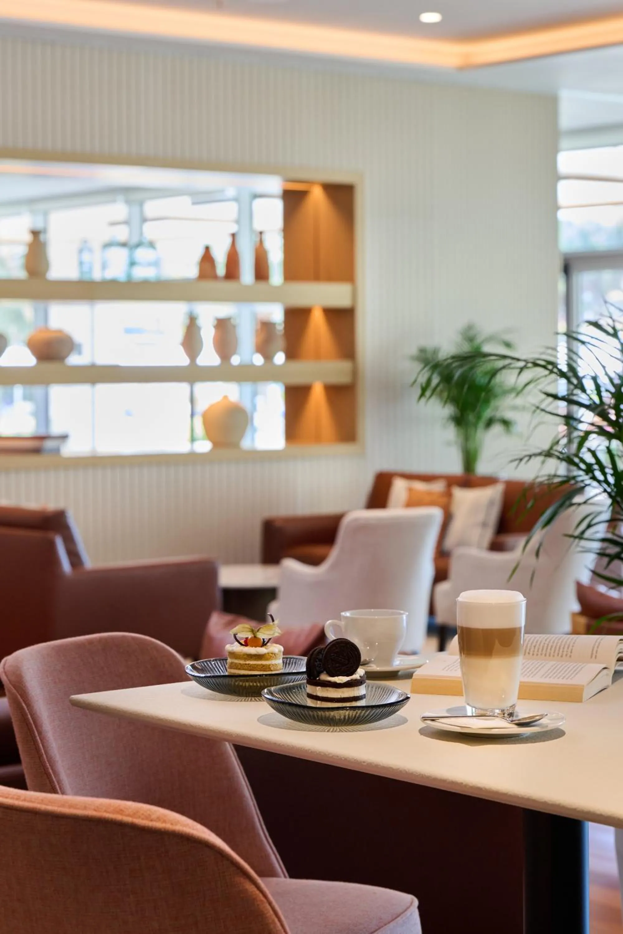 Lounge or bar in Hipotels Playa de Palma Palace&Spa