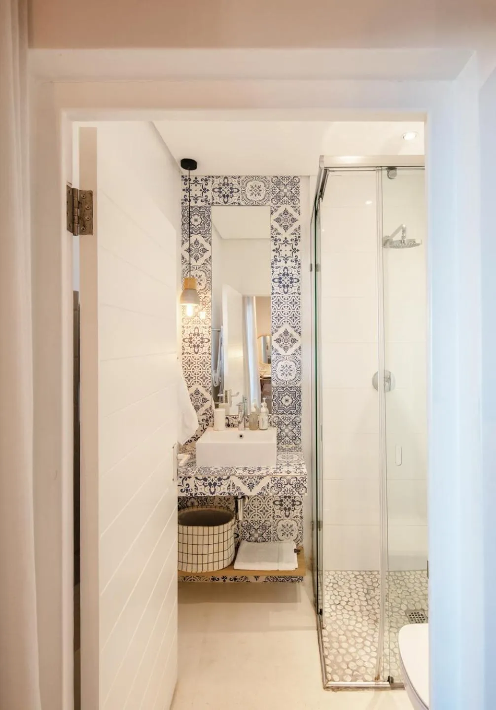 Bathroom, Bed in The Bungalow