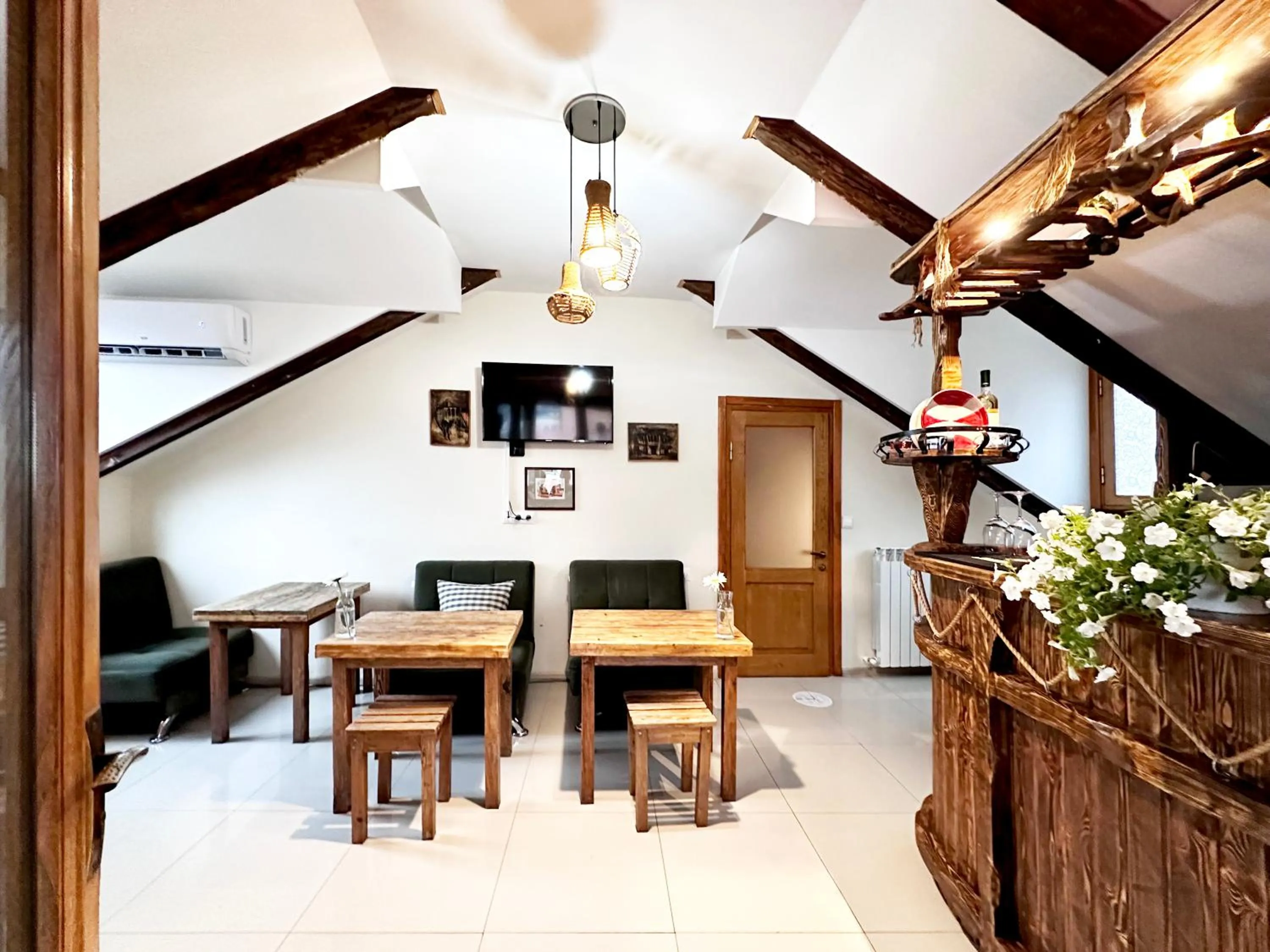 Lounge or bar in Betlemi Old Town Hotel