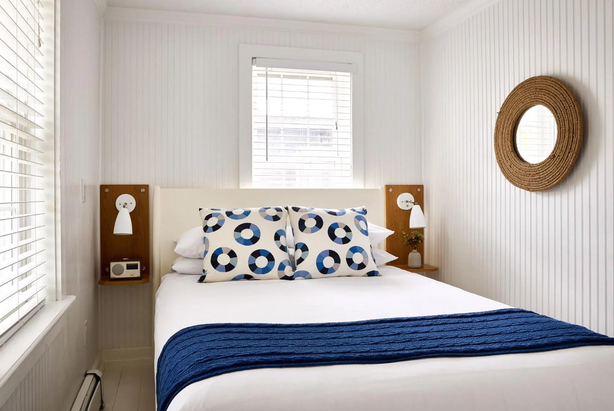 Bedroom, Bed in Blue - Inn on the Beach
