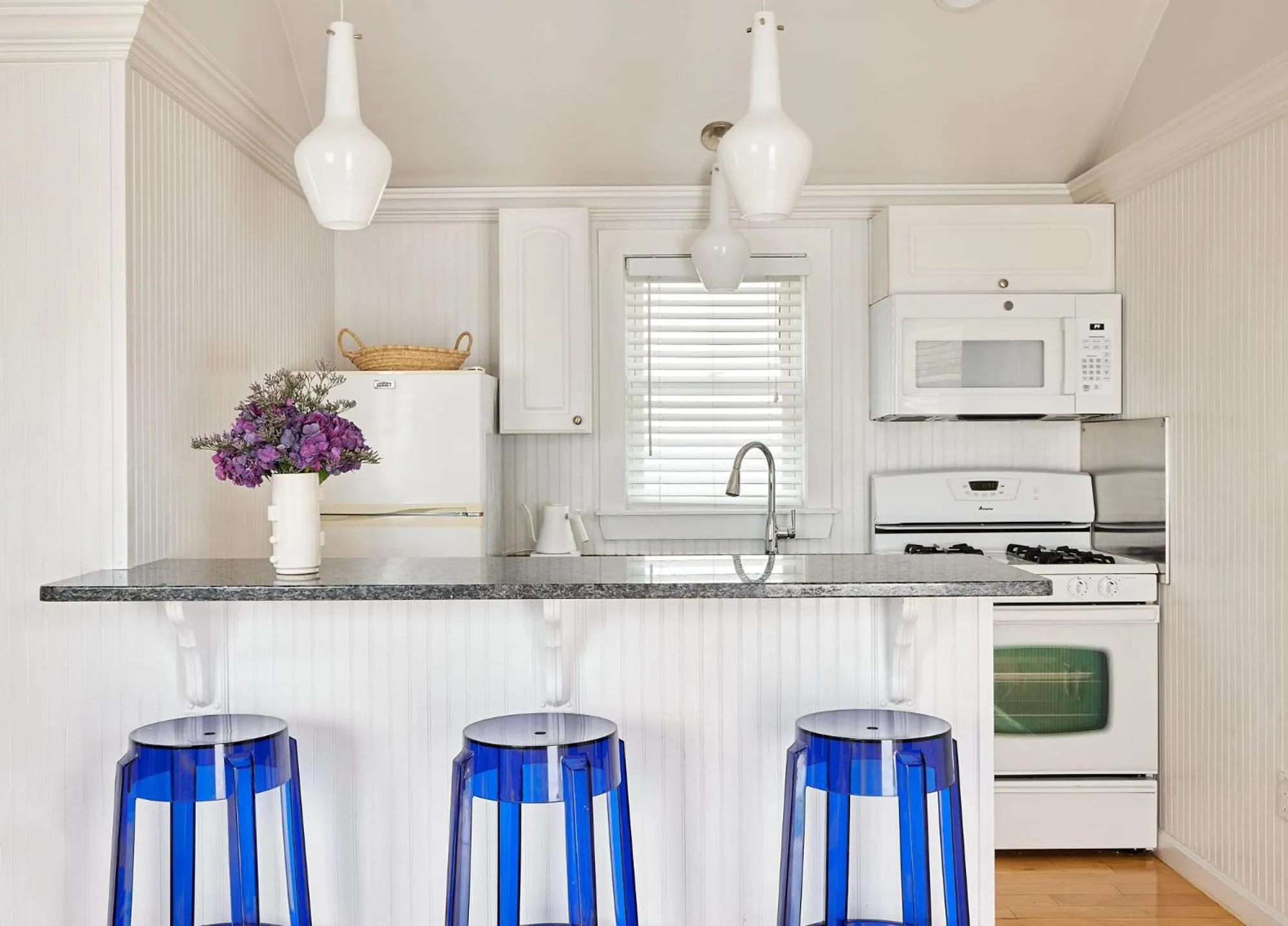 Kitchen or kitchenette in Blue - Inn on the Beach