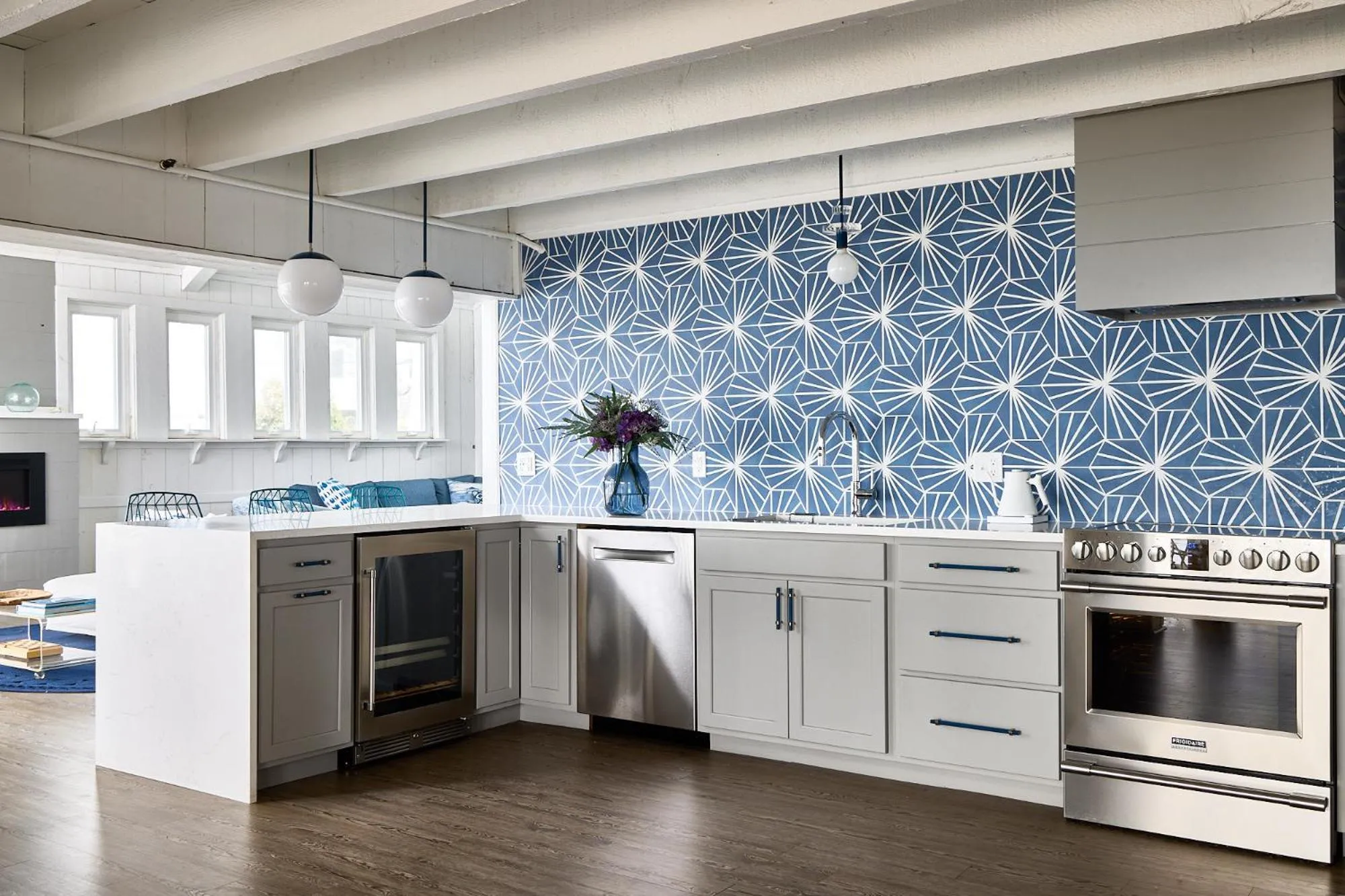 Kitchen or kitchenette in Blue - Inn on the Beach