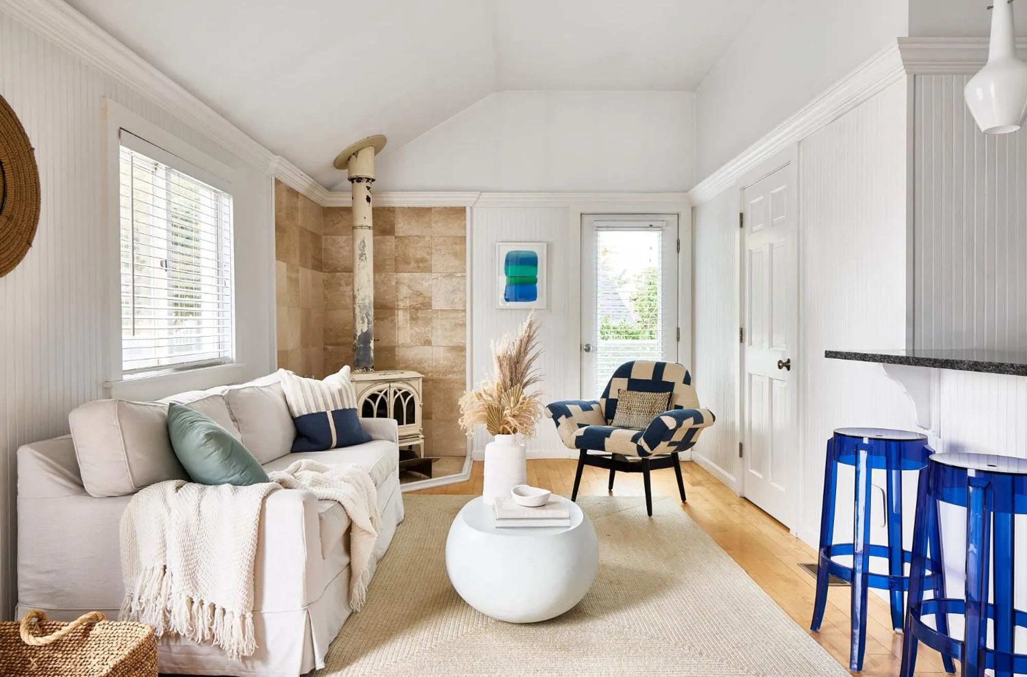 Living room in Blue - Inn on the Beach
