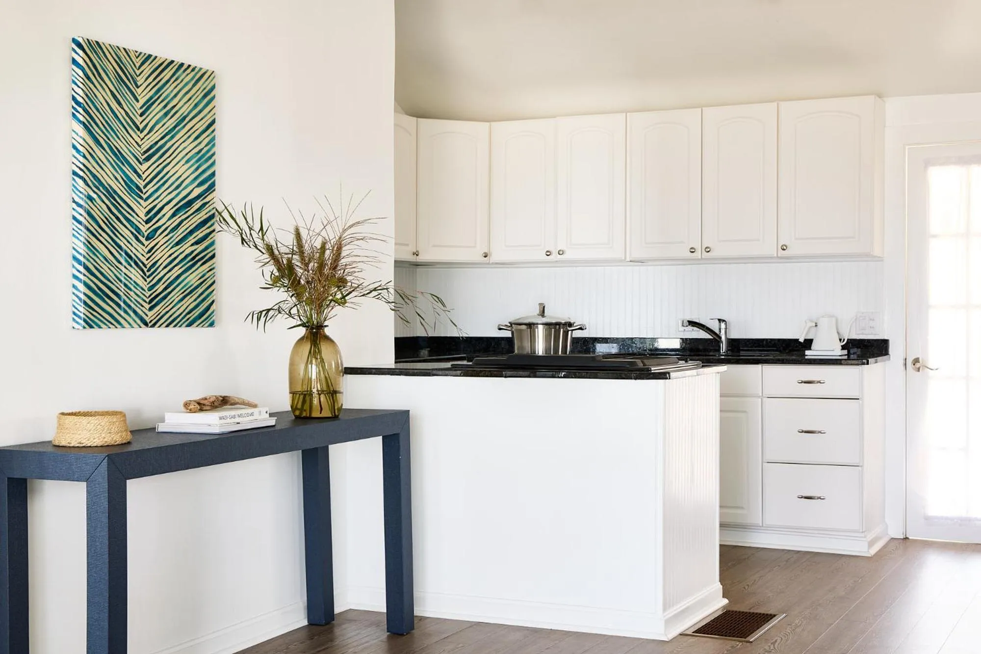 Kitchen or kitchenette in Blue - Inn on the Beach