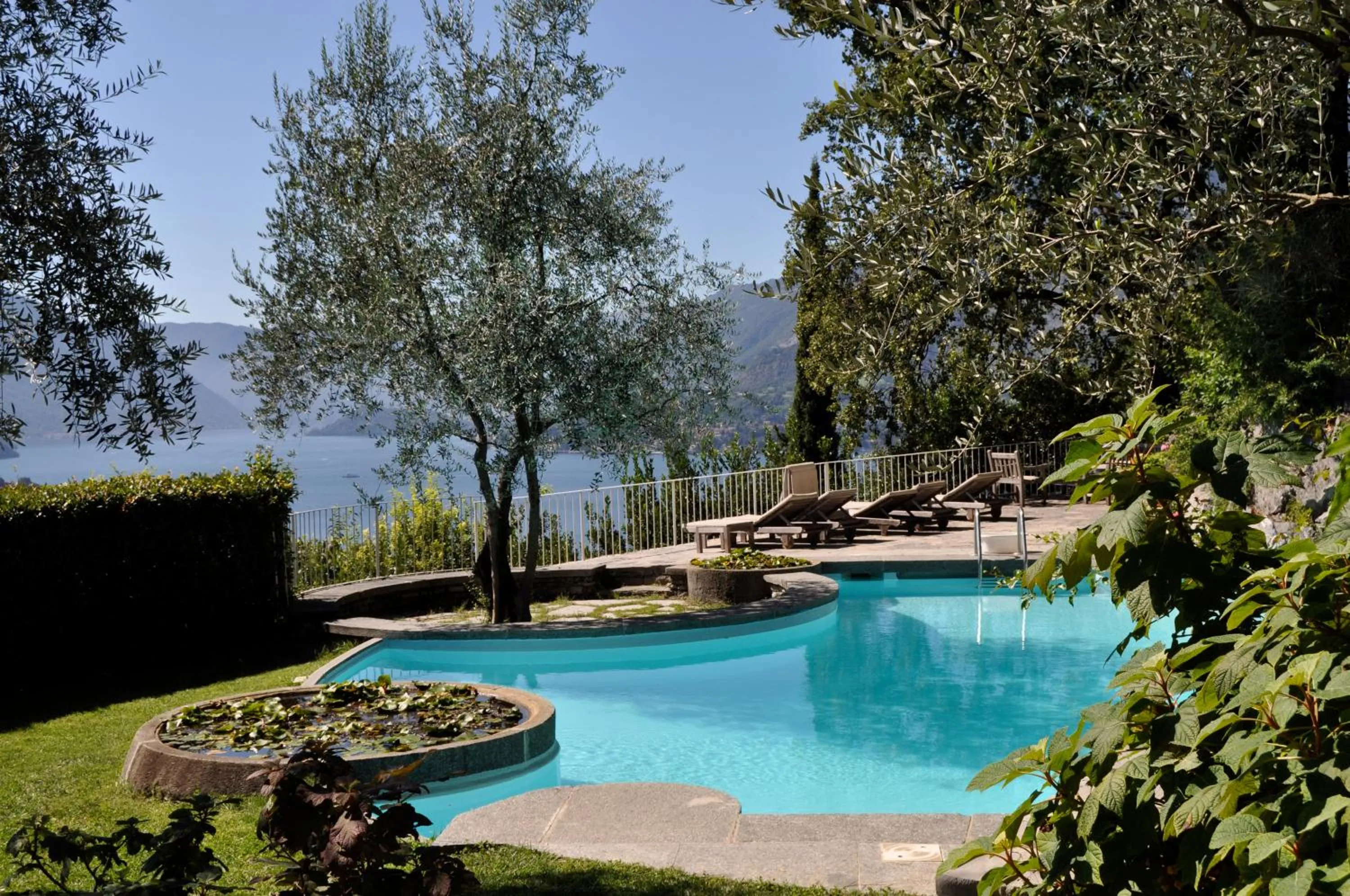Swimming pool in Agriturismo Castello di Vezio