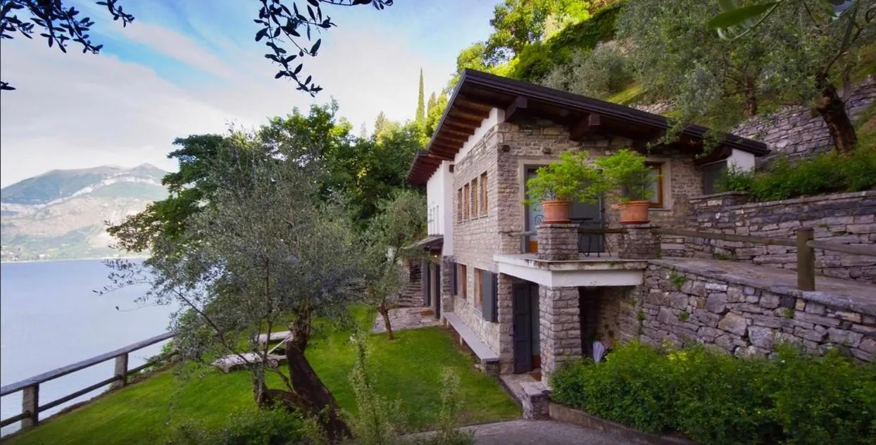 Property building in Agriturismo Castello di Vezio