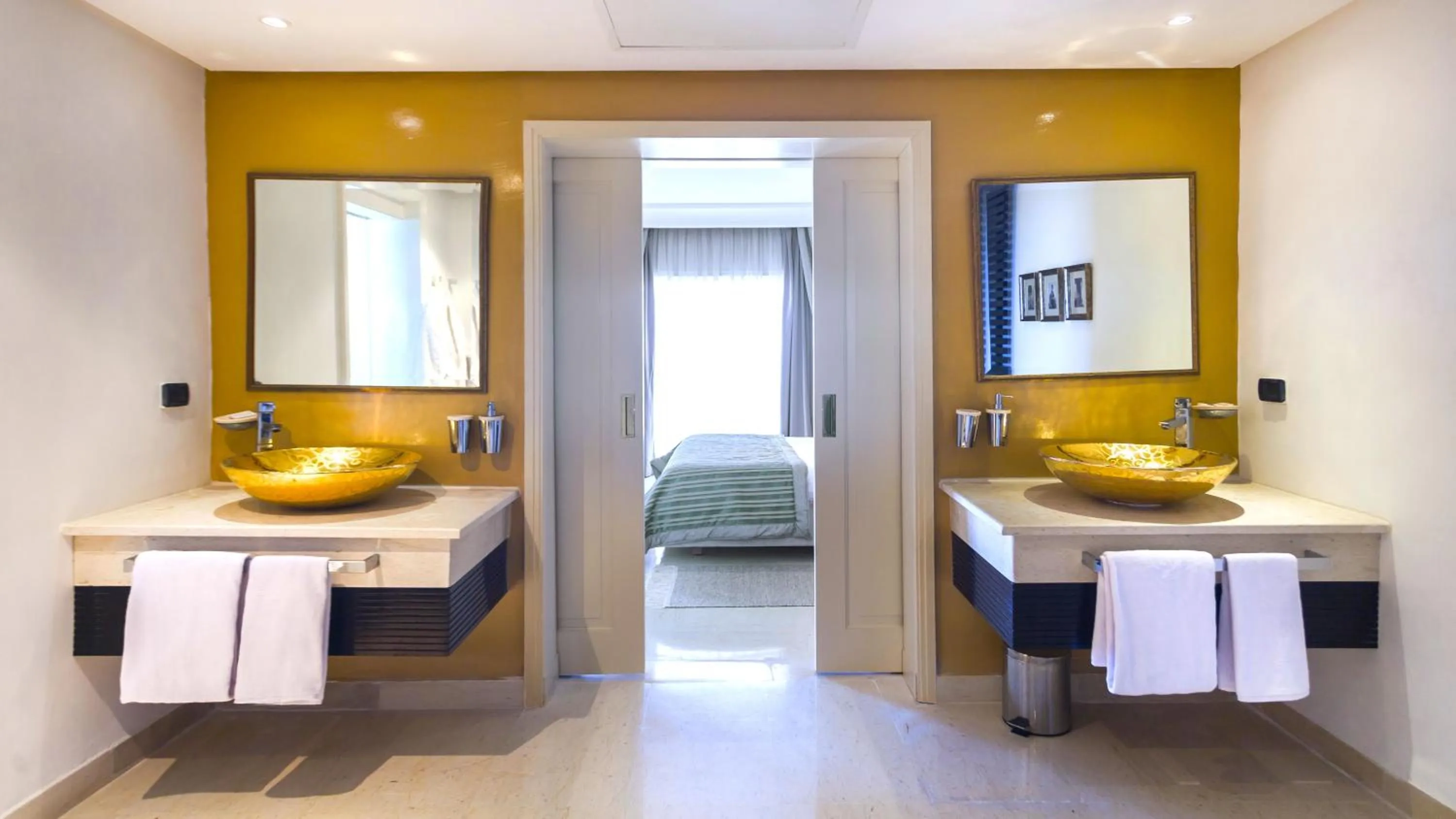 Bathroom, Bed in Occidental Sousse Marhaba