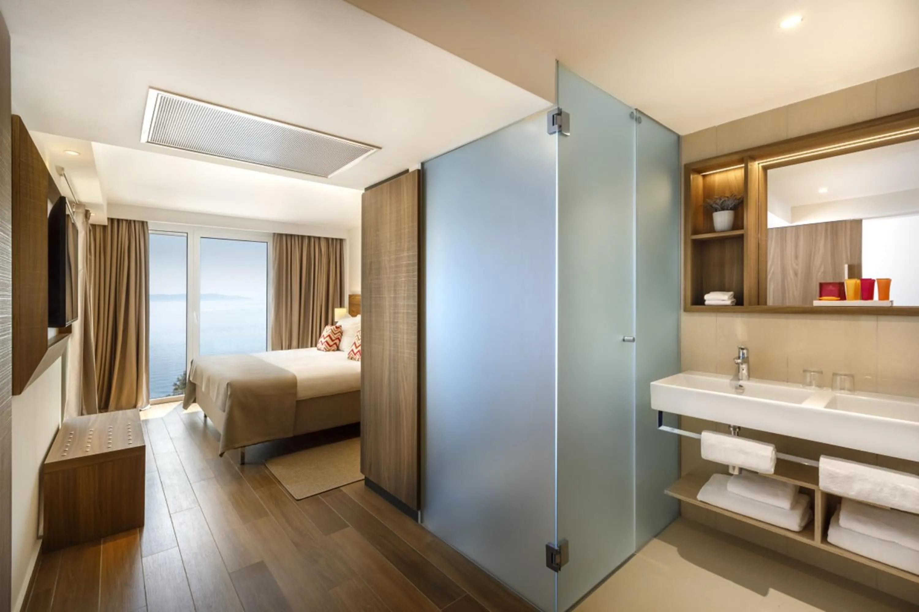 Bathroom, Bed in Girandella Resort, Valamar Collection