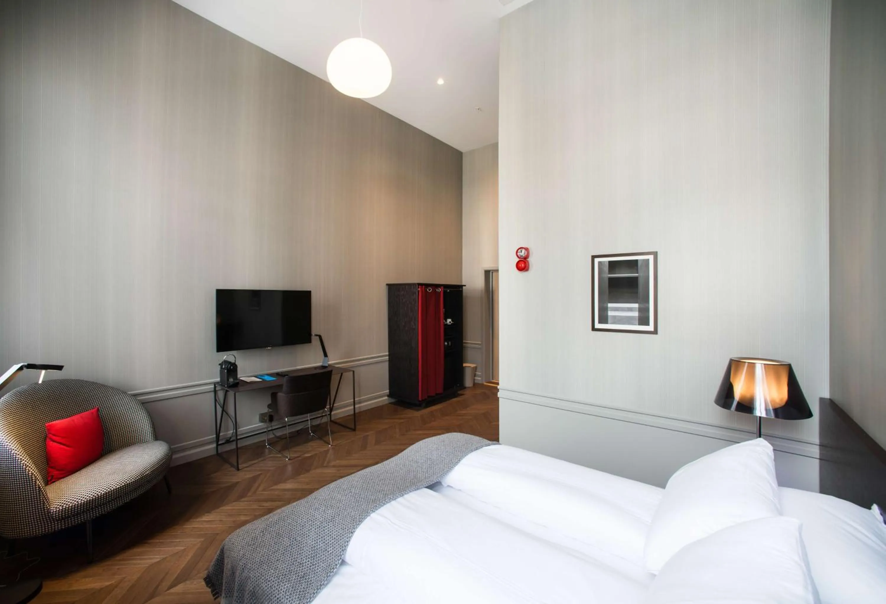 Photo of the whole room, Bed in Bergen Børs Hotel