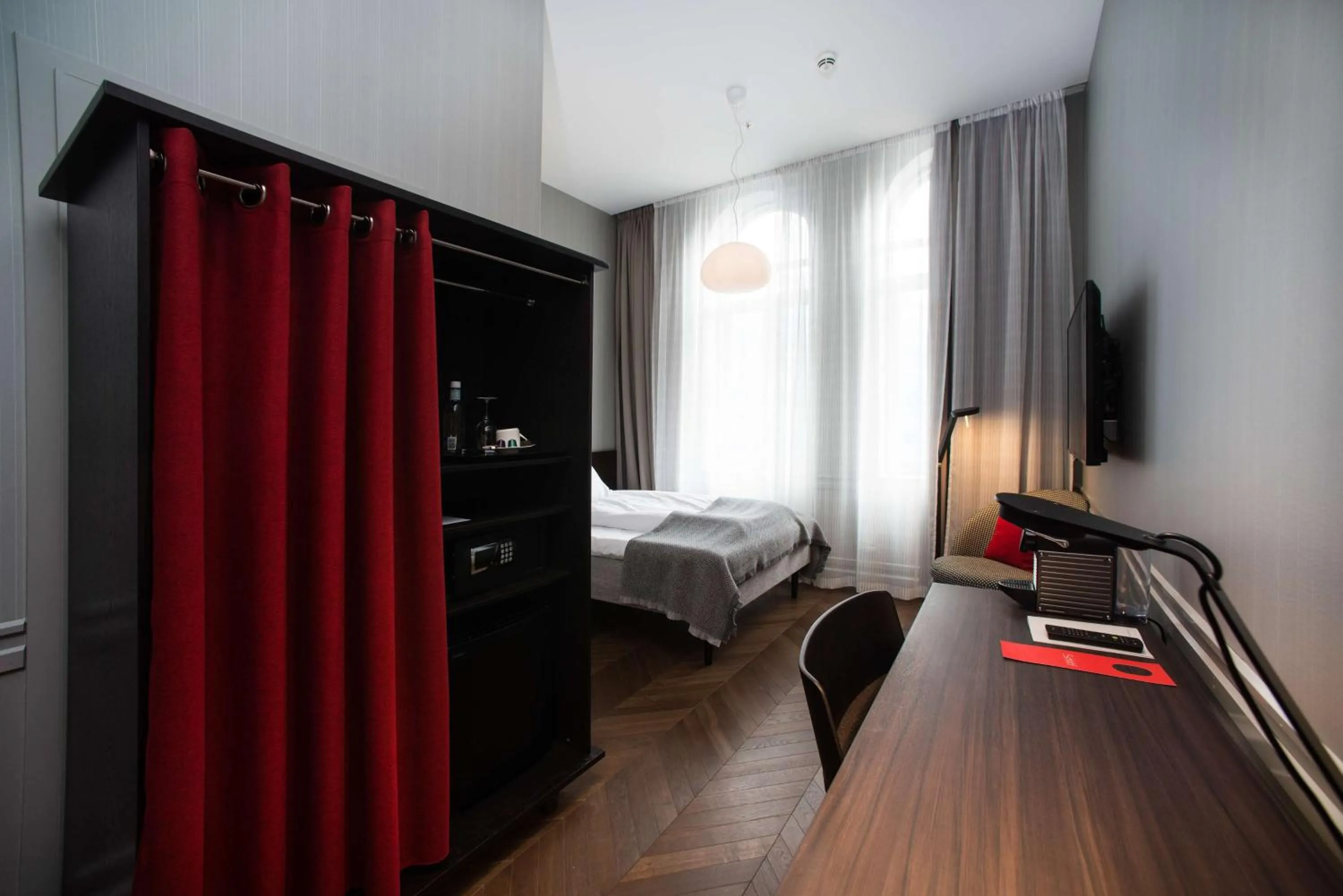 Photo of the whole room, Bed in Bergen Børs Hotel