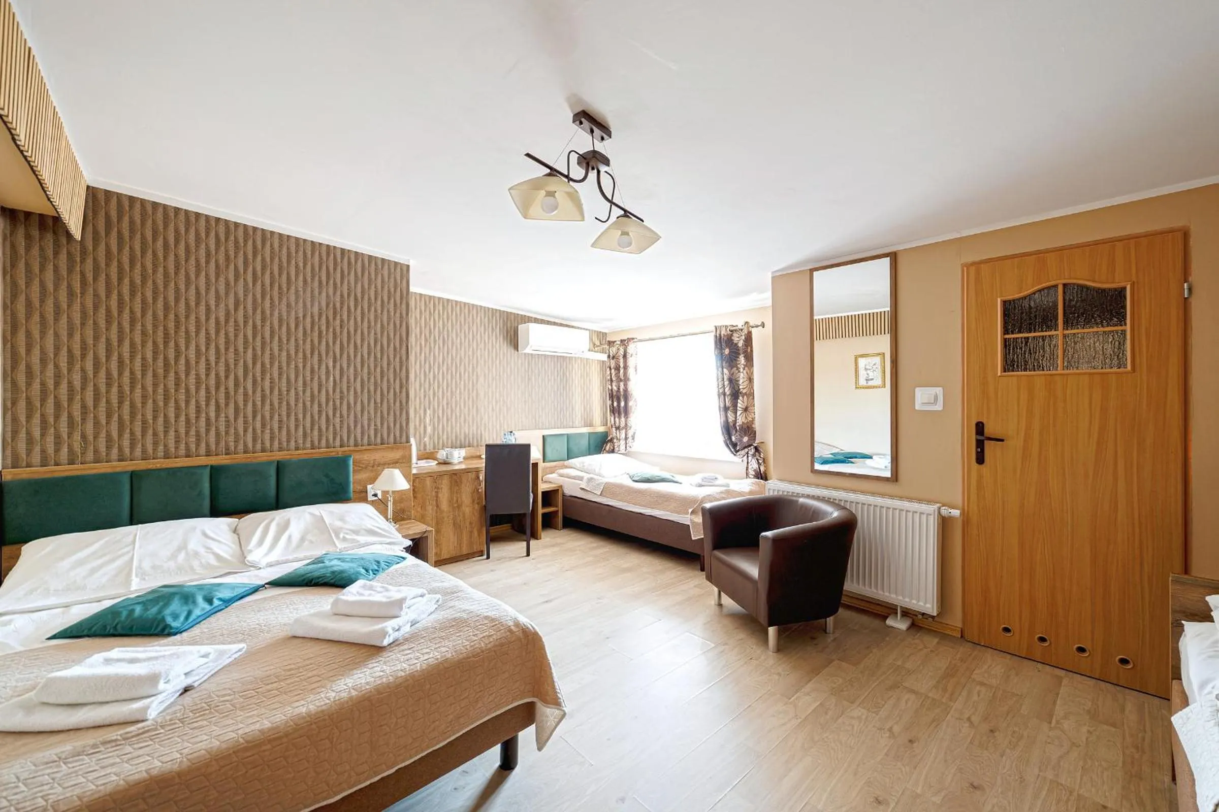 Photo of the whole room, Bed in Stratos