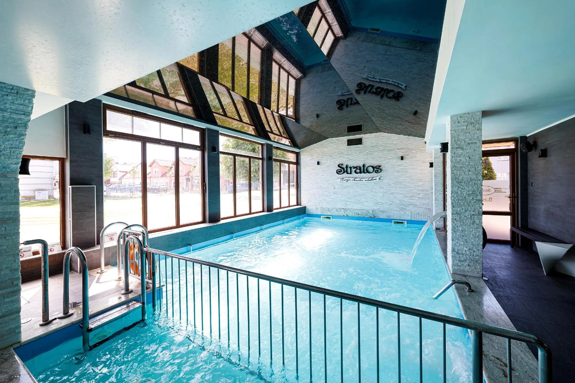 Swimming pool in Stratos