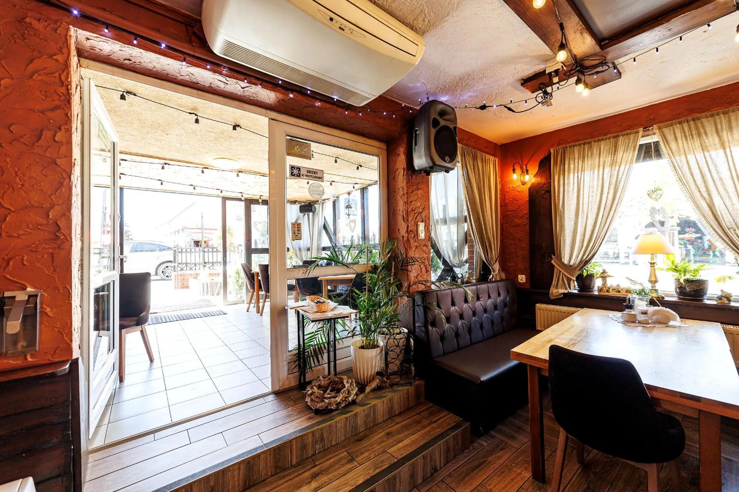 Restaurant/places to eat in Stratos