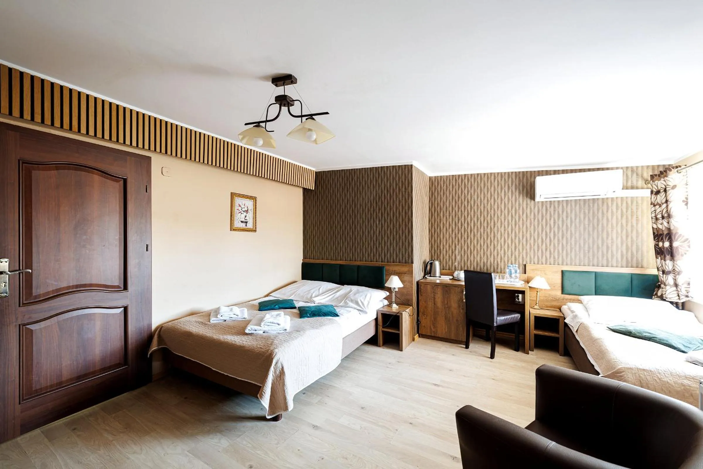 Photo of the whole room, Bed in Stratos