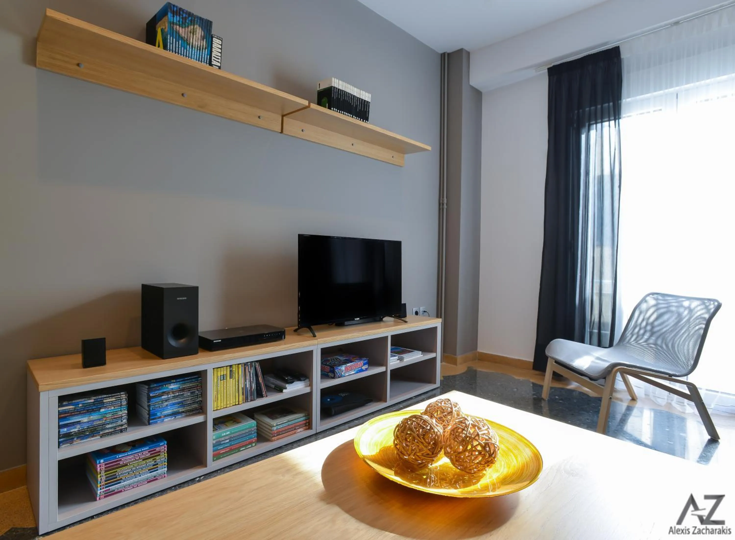 TV and multimedia in Phaedra Apartment