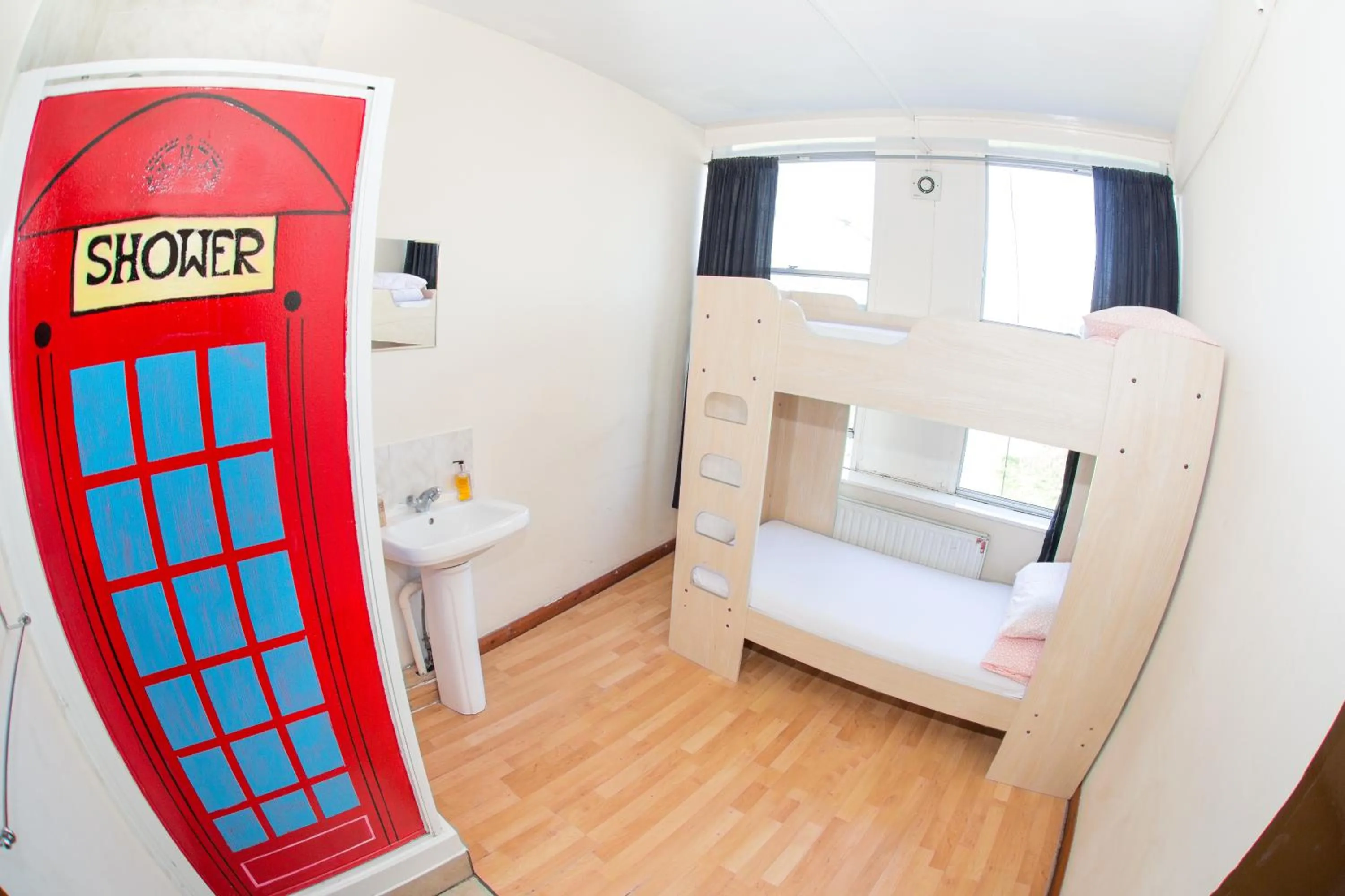 Bed in Kensal Green Backpackers 2