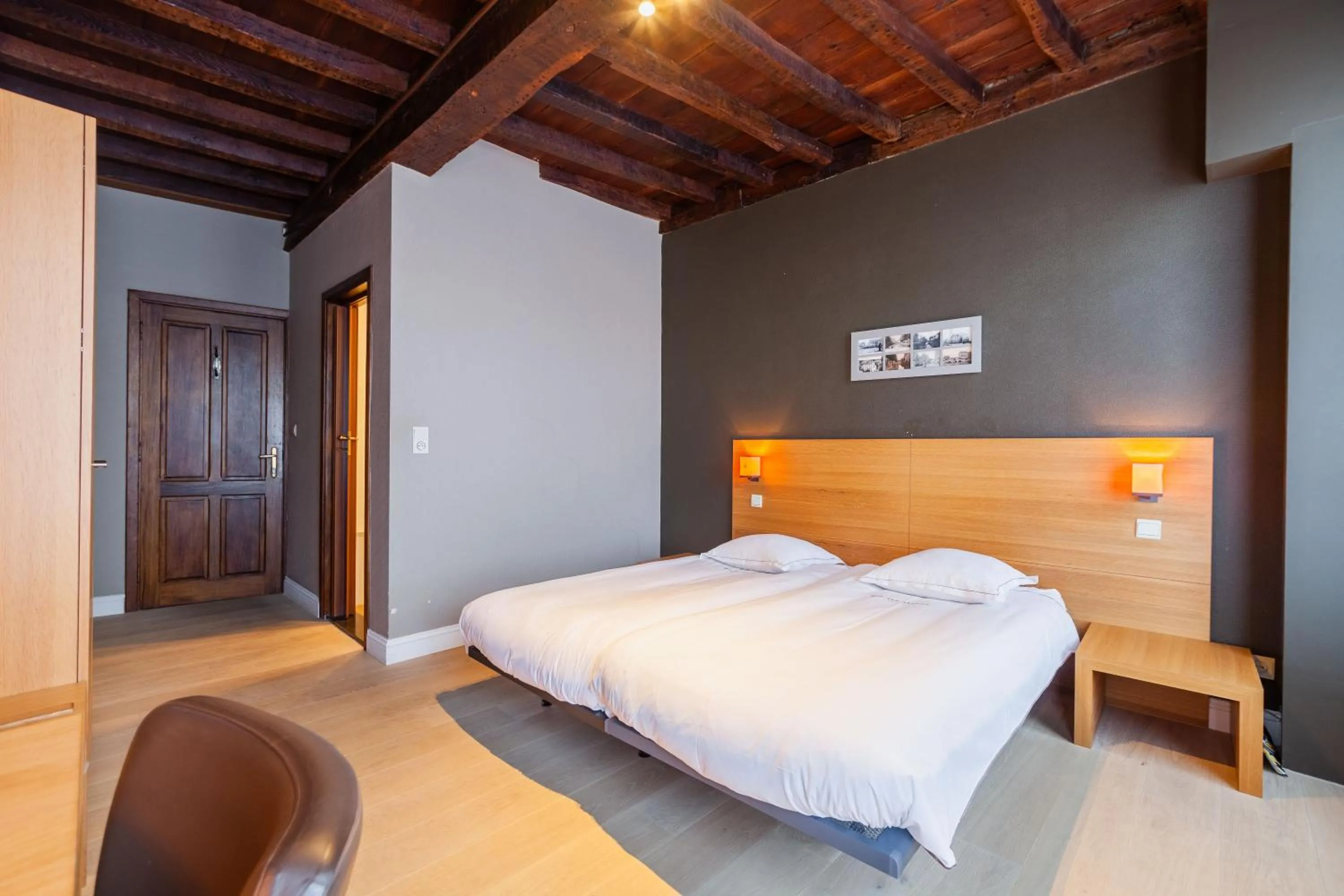 Photo of the whole room, Bed in Hotel Hof van Aragon