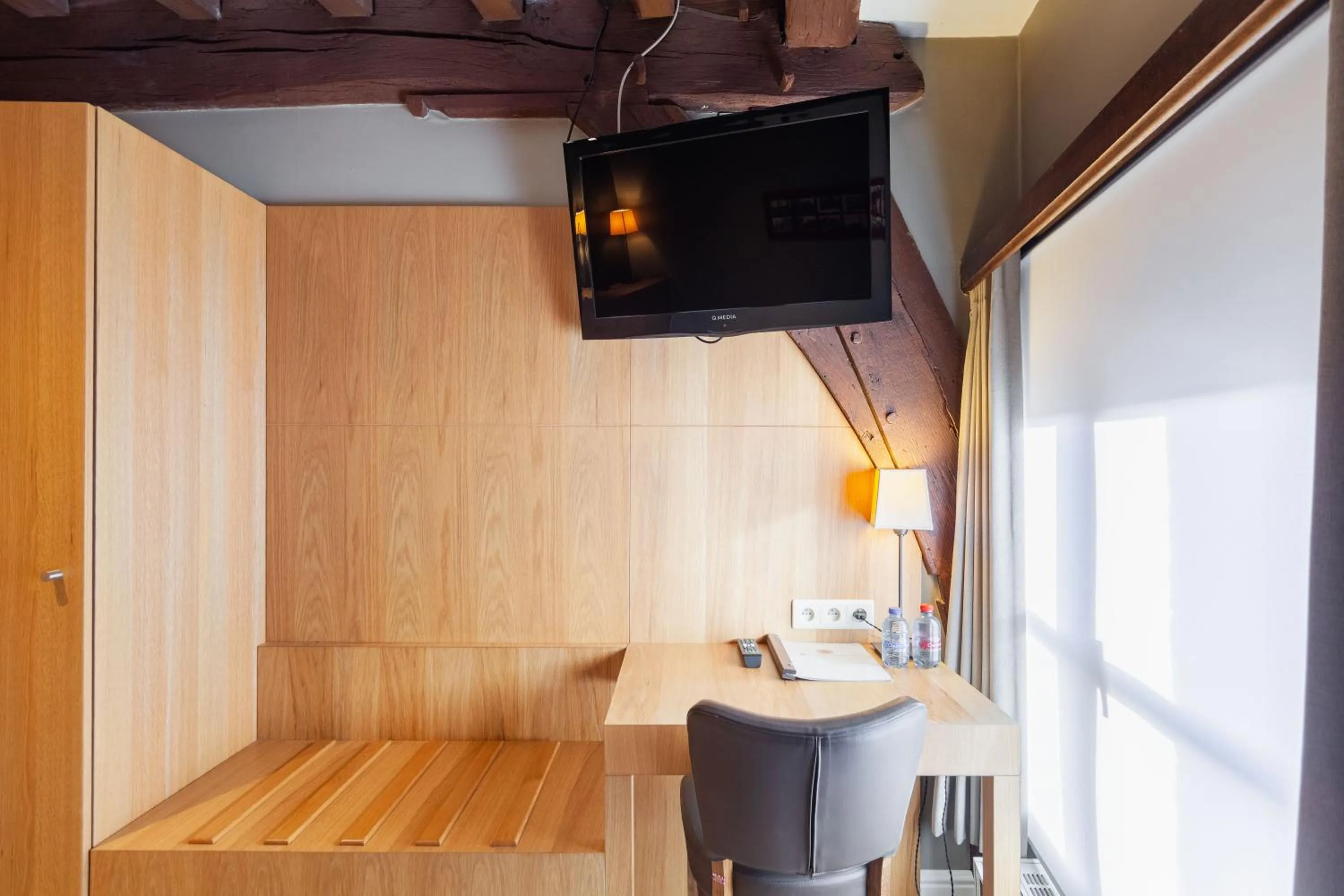 TV and multimedia in Hotel Hof van Aragon